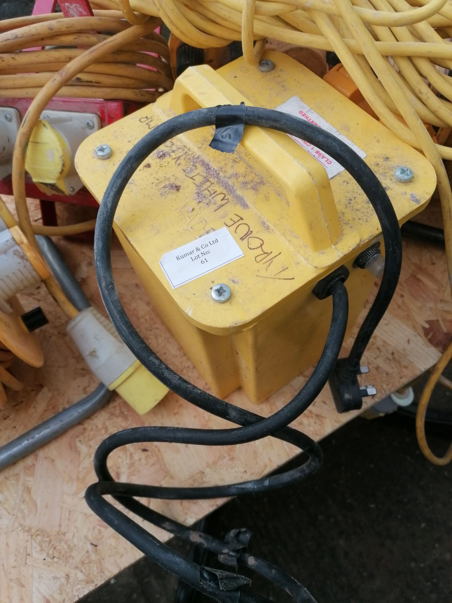 4 X 110 Volt exstension cables/reels and 110 Volt transformer - Image 5 of 5