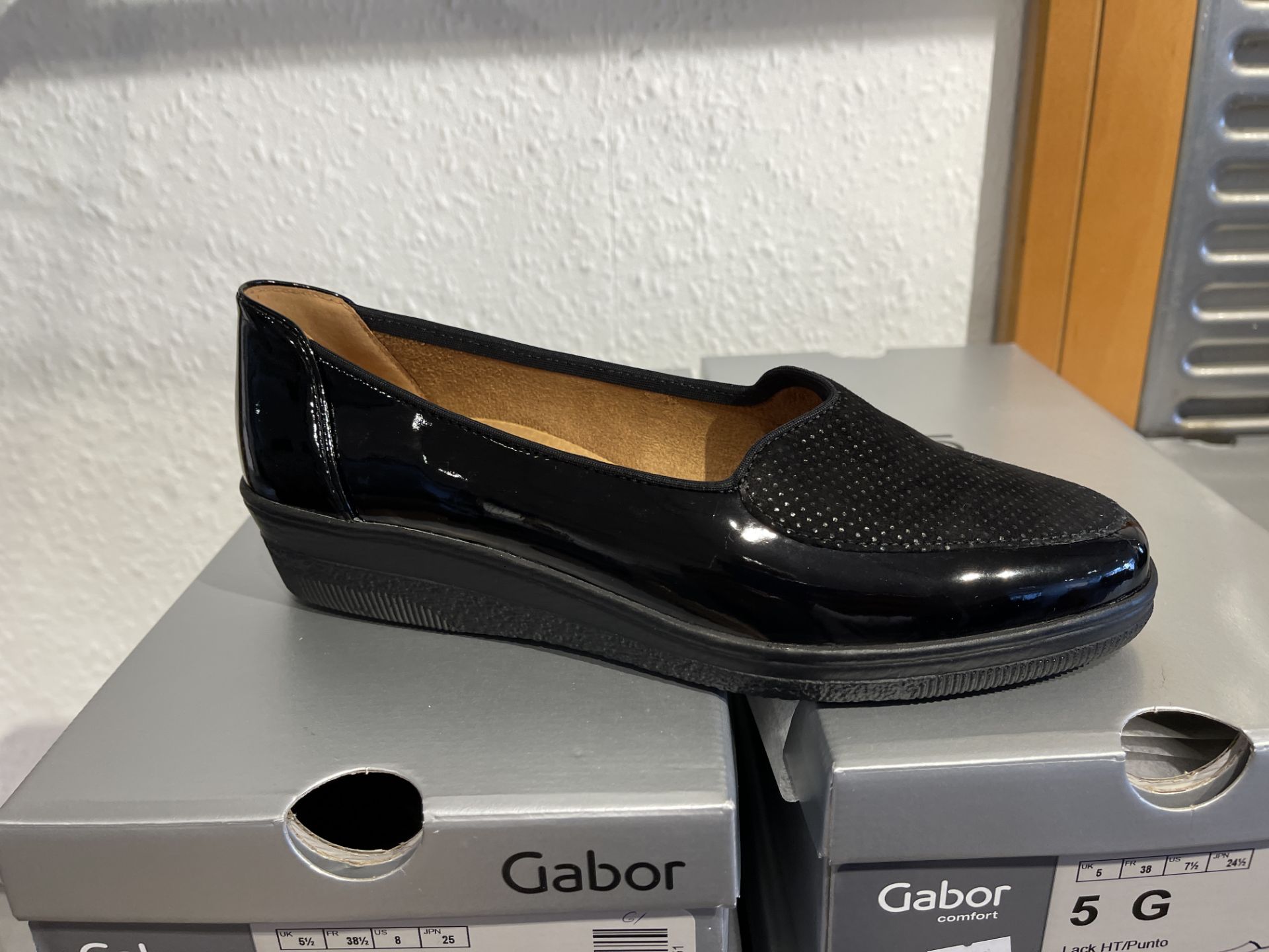 Gabor 6 Pairs: Samtchverea/Lack Schwarz Shoes 55.204.17. Size 5.5 - 7.5 (RRP 95) Gabor 5 Pairs: Lack - Image 2 of 12