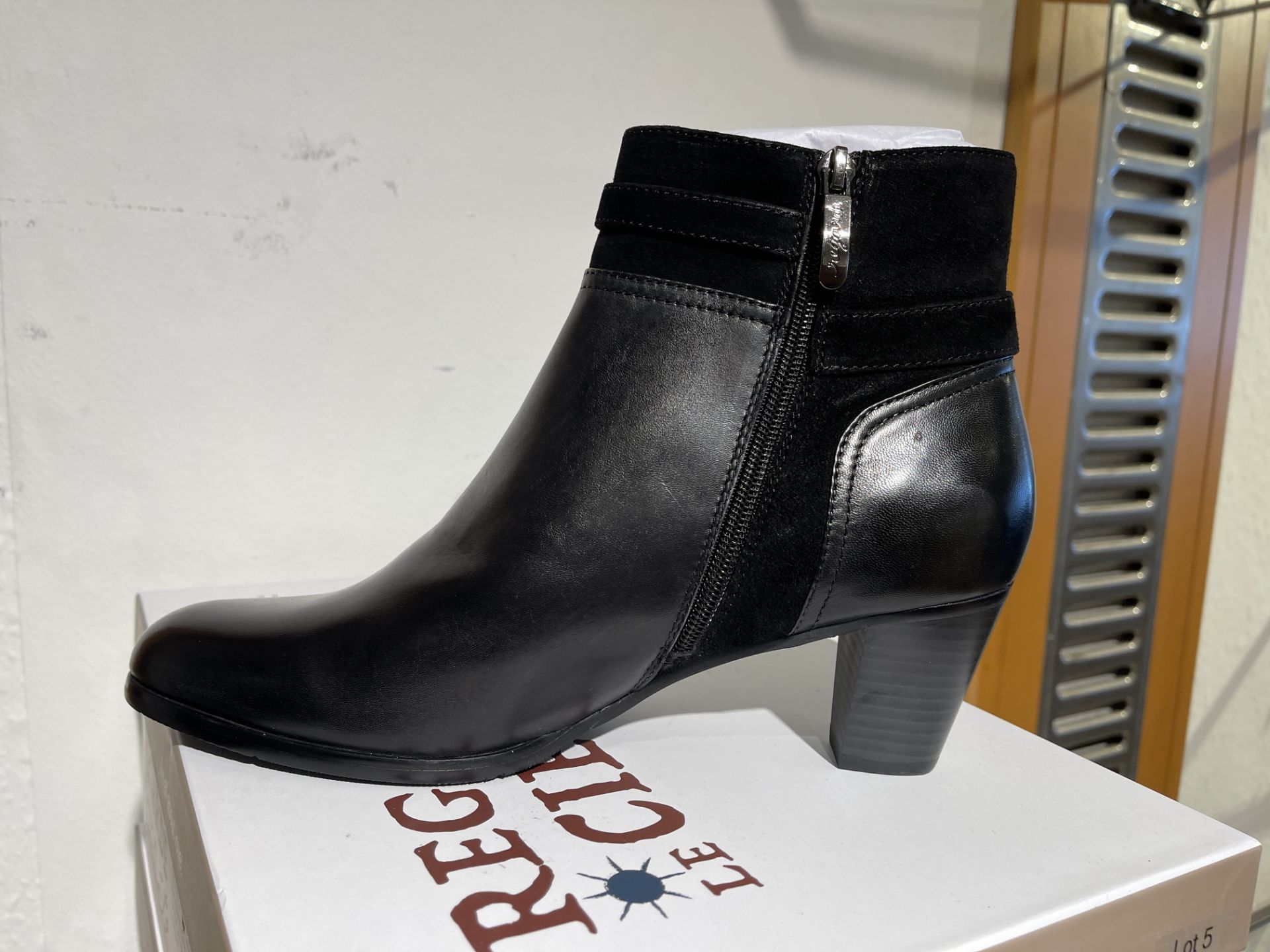 Regarde Ciel 6 Pairs: Glove/Etna Black Boots Sonia-76 Var. 5301Sizes 38 - 41 (RRP £99) - Image 3 of 9