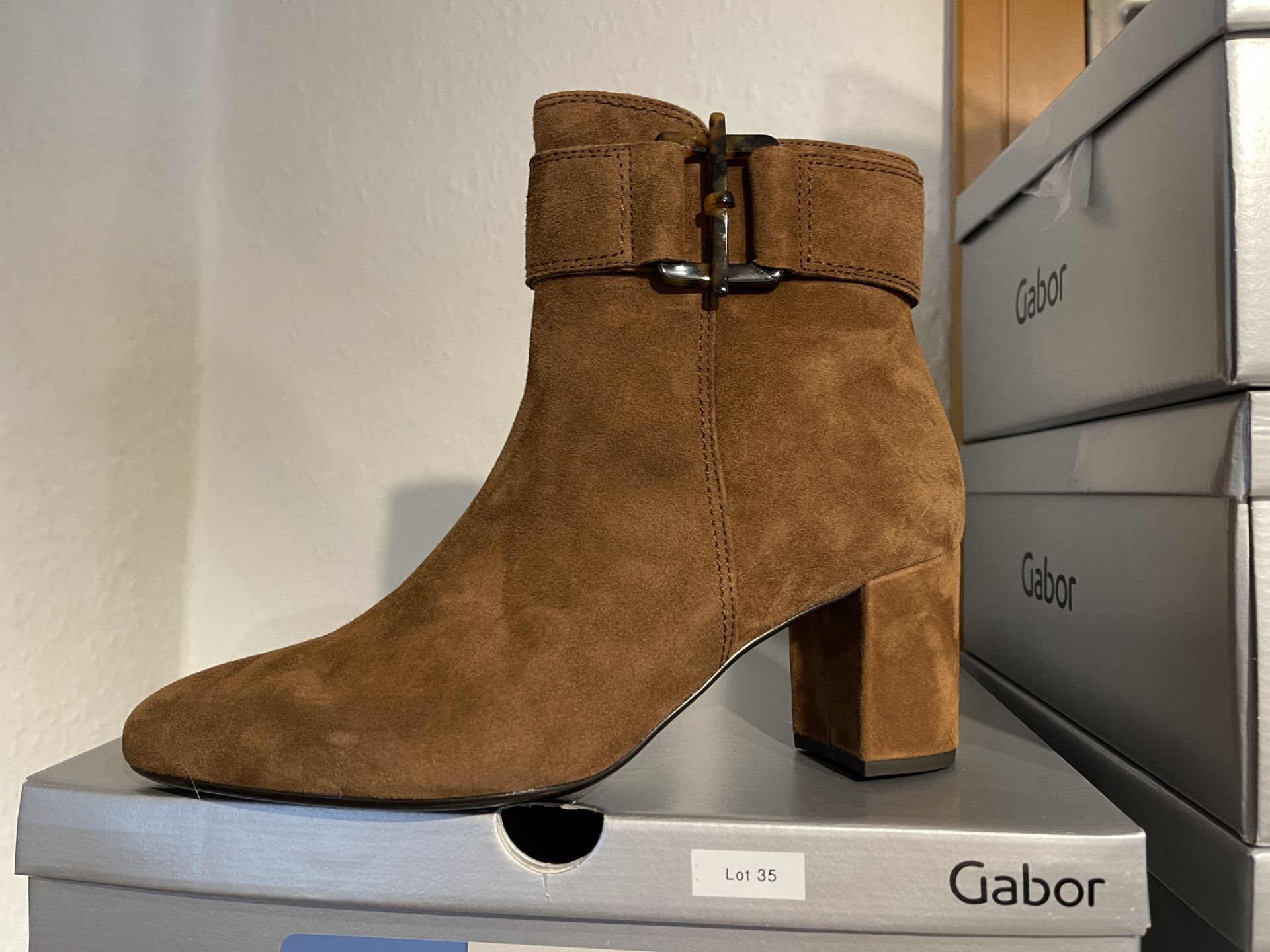 Gabor 1 Pair: Samtchevreau (Micro) New Whiskey Boots. 55.613.14. Sizes 7 - (RRP £125) Gabor 6 Pairs: - Image 2 of 9