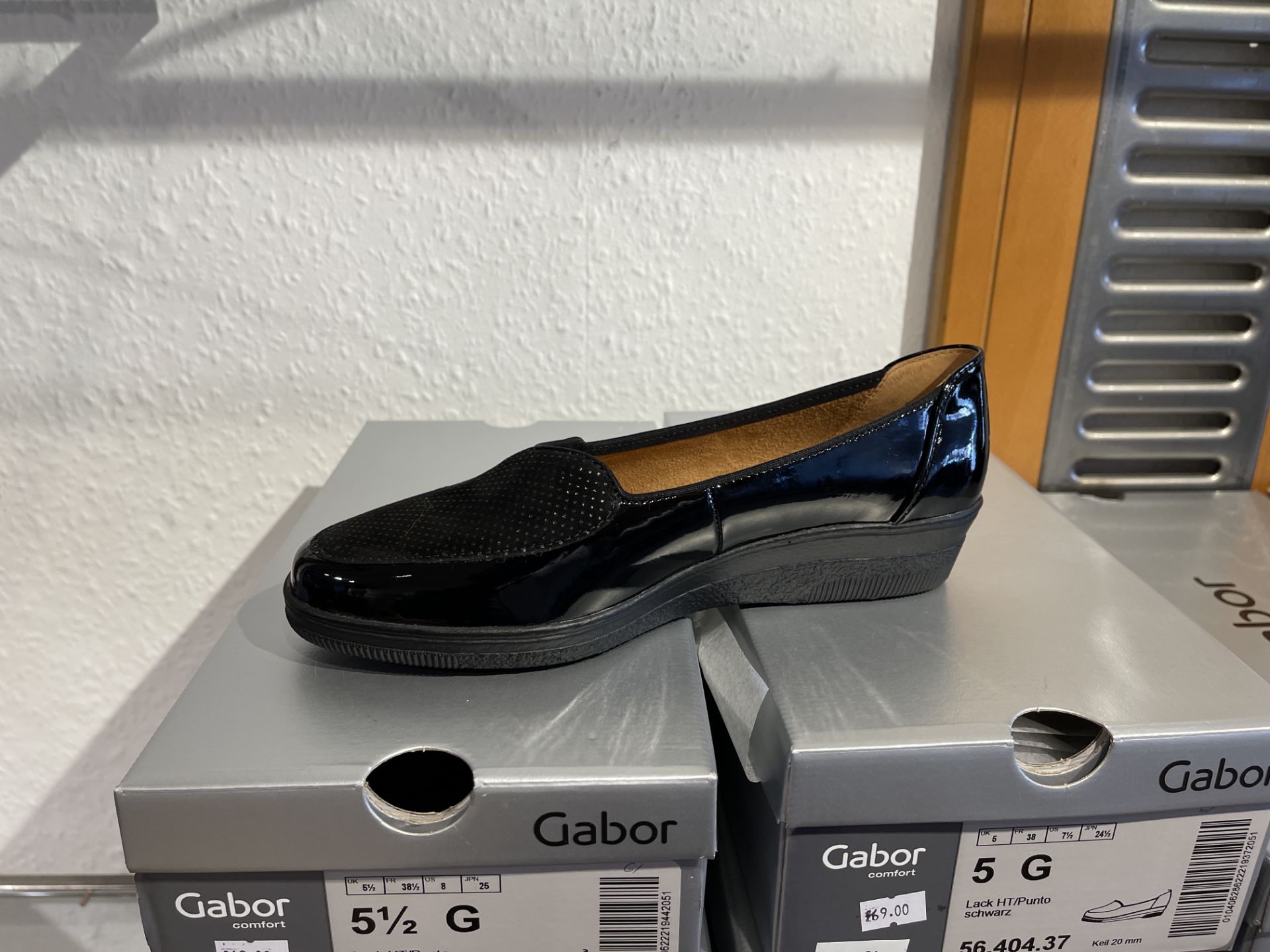 Gabor 6 Pairs: Samtchverea/Lack Schwarz Shoes 55.204.17. Size 5.5 - 7.5 (RRP 95) Gabor 5 Pairs: Lack - Image 3 of 12