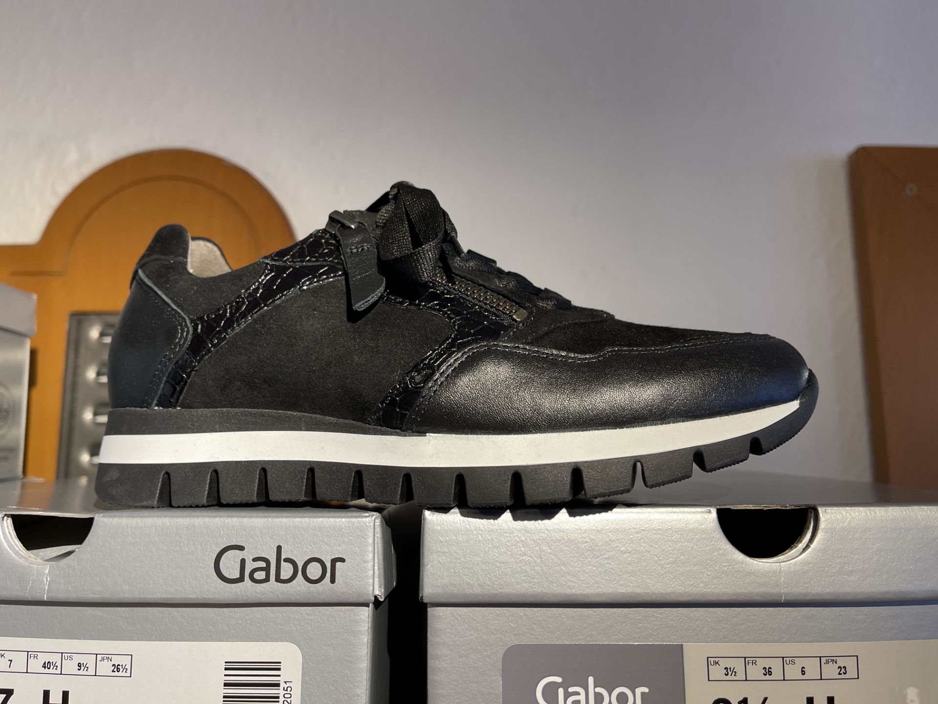 Gabor 4 Pairs: Sam/Nappa/Kroko Schwarz Wechselfubett Trainers 56.438.67. Sizes 3.5, 6.5, 7 & 7.5 ( - Image 8 of 11