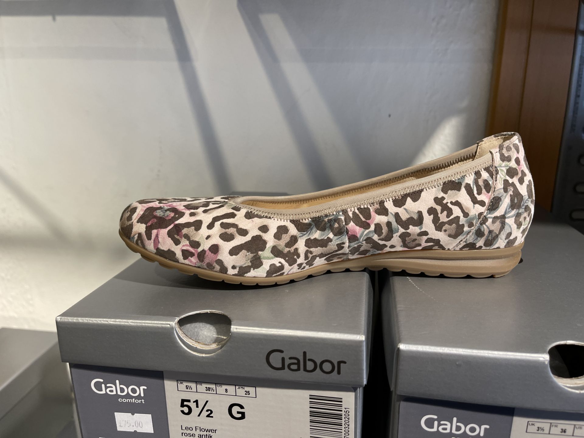 Gabor 6 Pairs: Leo Flower Rose Antik Shoes 42.620.62. Sizes 3.5 - 6.5 (RRP £75) Gabor 9 Pairs: Snake - Image 3 of 8