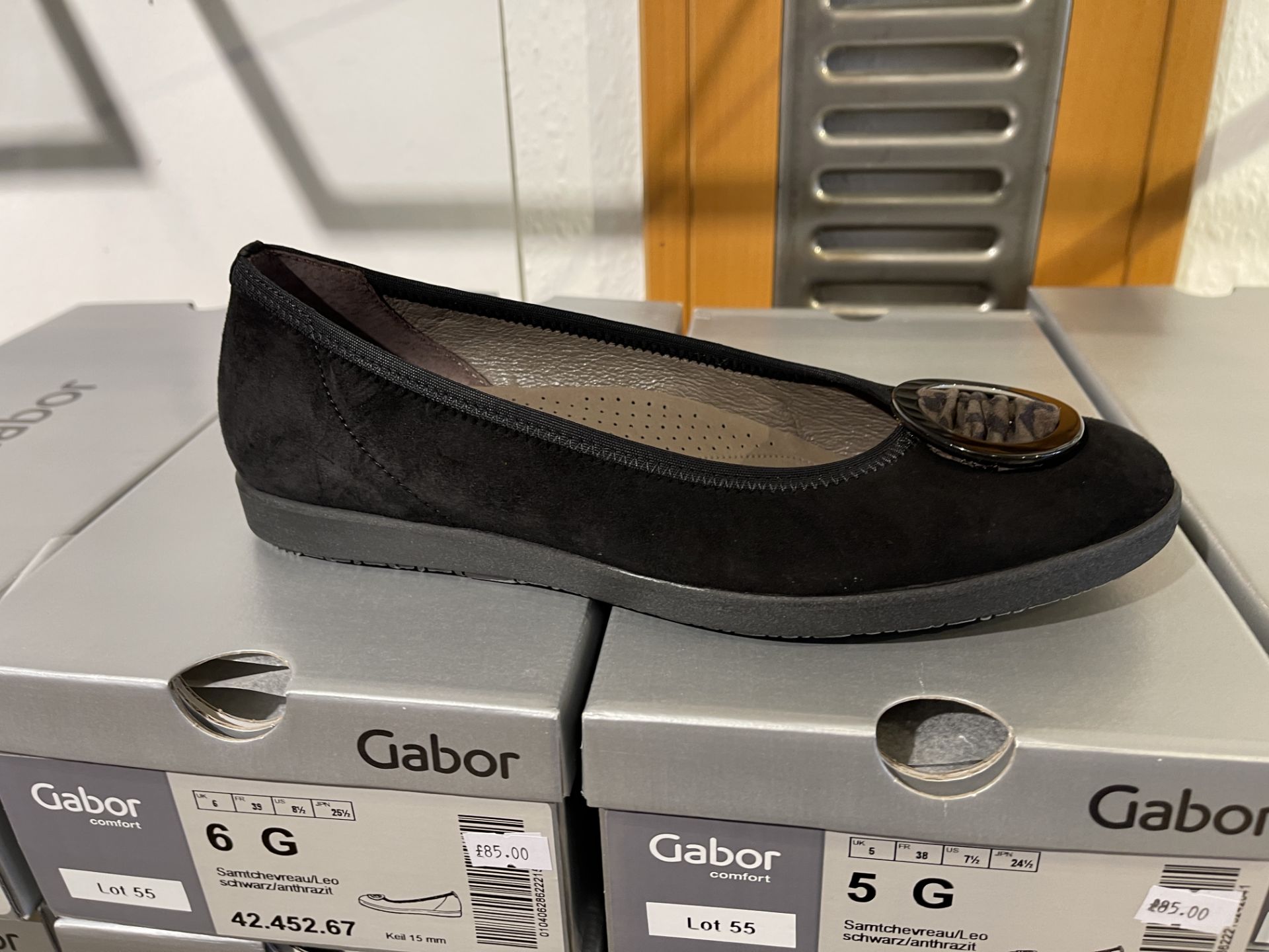 Gabor 4 Pairs: Samtchevr/Leo Mini Schwarz/Anthrazit Shoe 52.626.67. Sizes 5, 5.5, 6.5 & 8 (RRP £ - Image 2 of 7