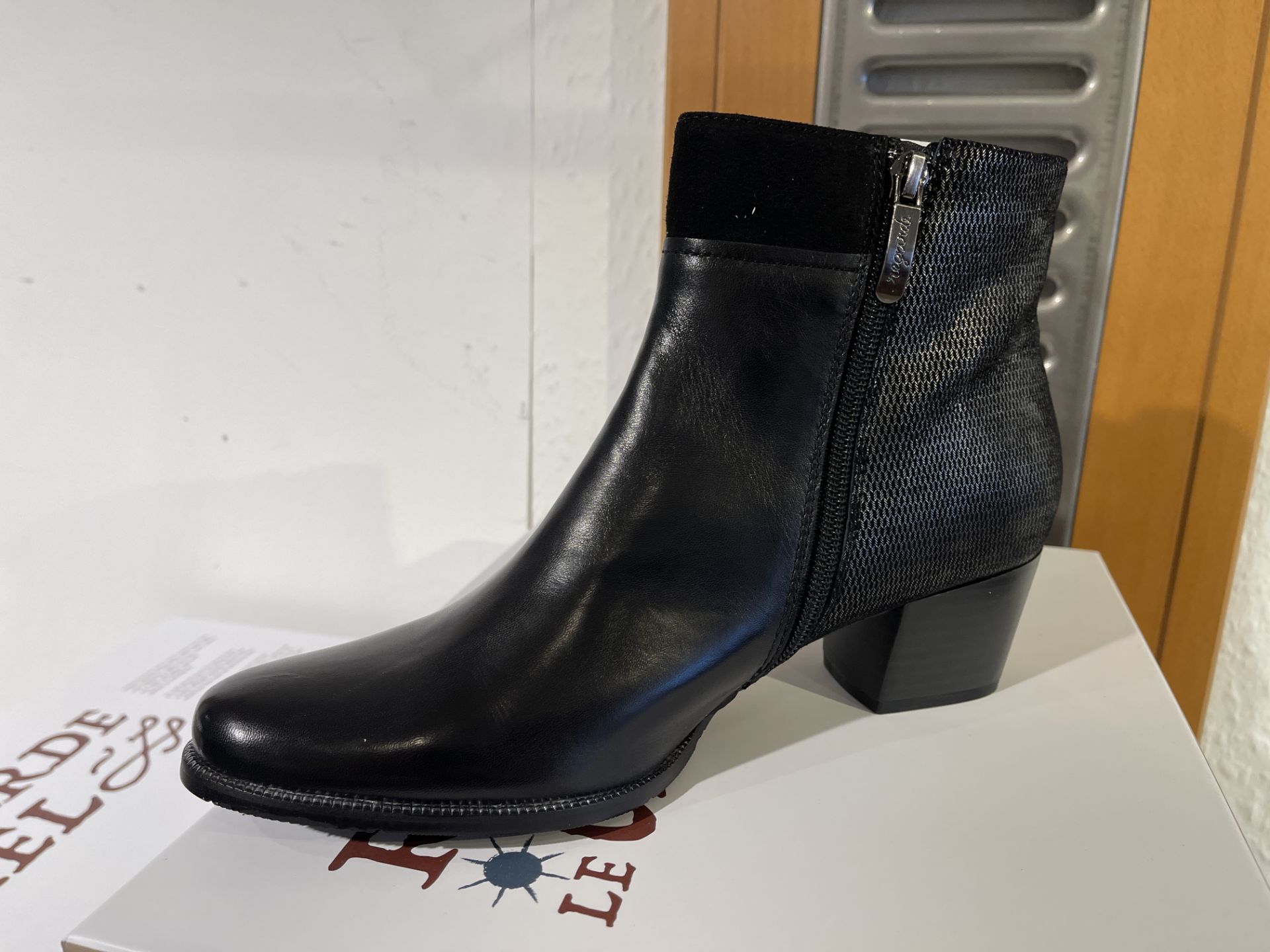 Regarde Ciel 7 Pairs: Delice/Etna/Fence Black/Black/ Grey Boots Isabel-65 Var. 5256. Sizes 37 - - Image 2 of 9