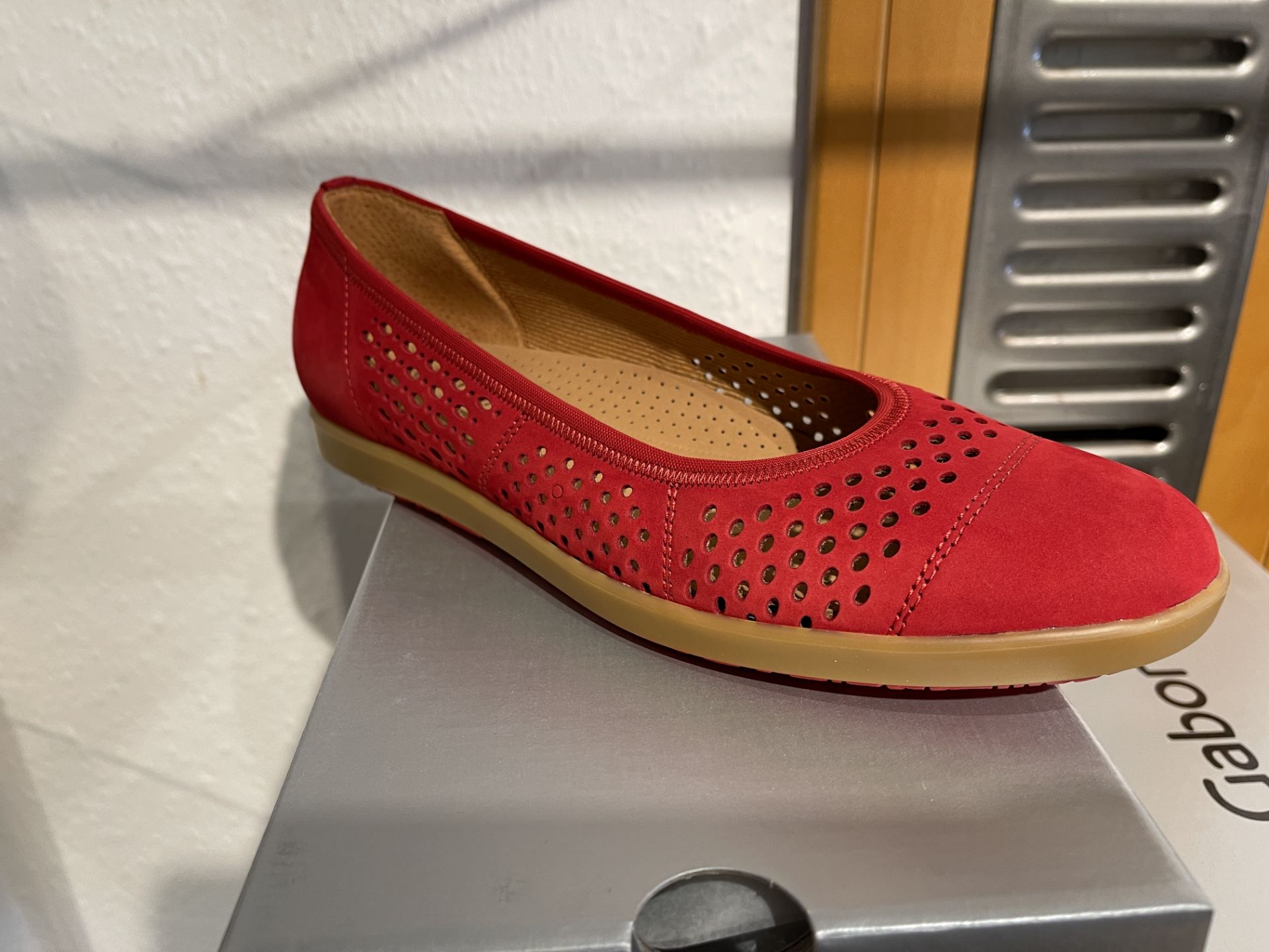 Gabor 5 Pairs: Nubuk Soft Rubin Shoes 42.451.48. Sizes 5, 5.5, 6.5 & 7.5 (RRP £79.99) Gabor 3 Pairs: - Image 2 of 7