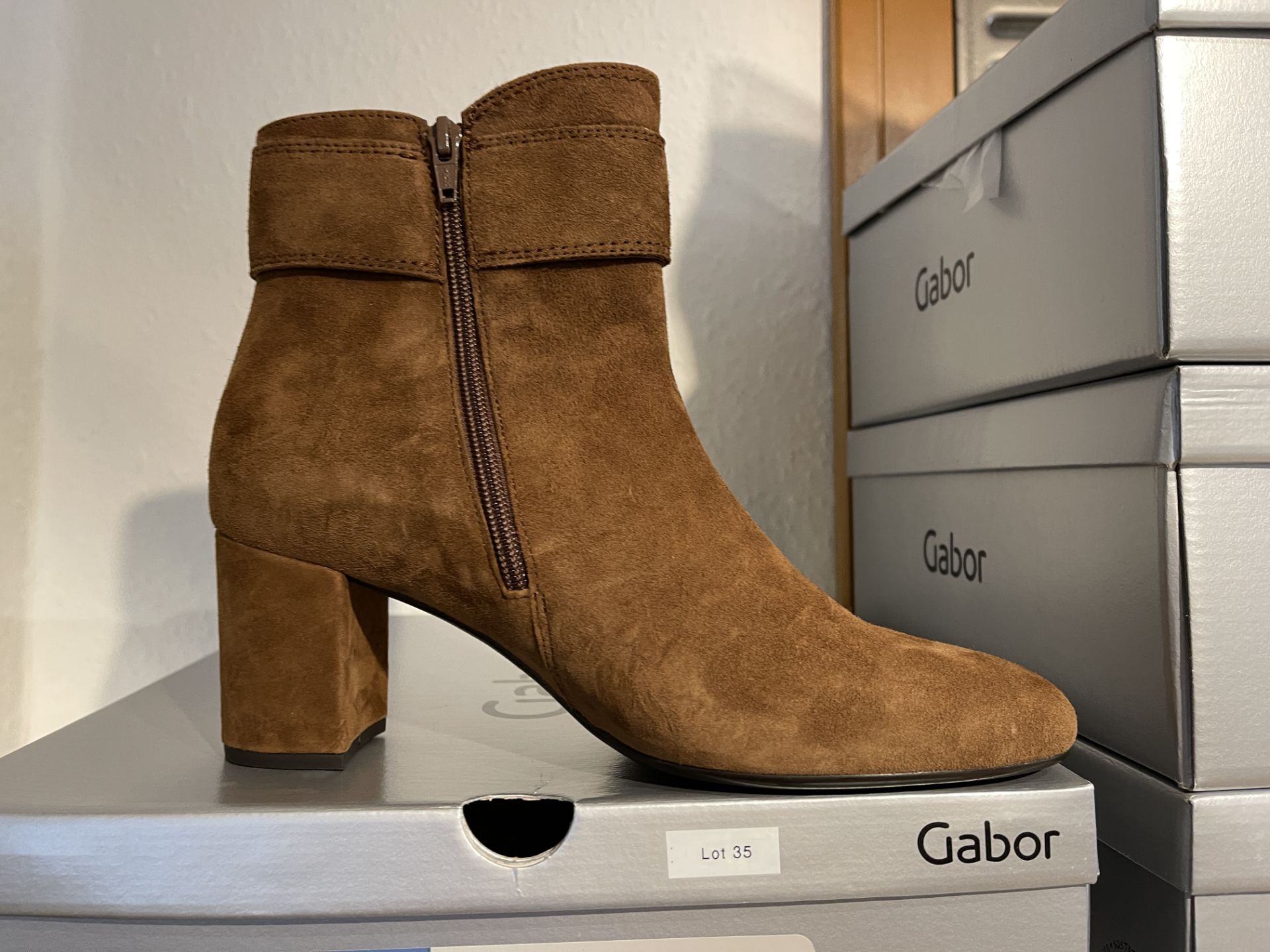 Gabor 1 Pair: Samtchevreau (Micro) New Whiskey Boots. 55.613.14. Sizes 7 - (RRP £125) Gabor 6 Pairs: - Image 3 of 9