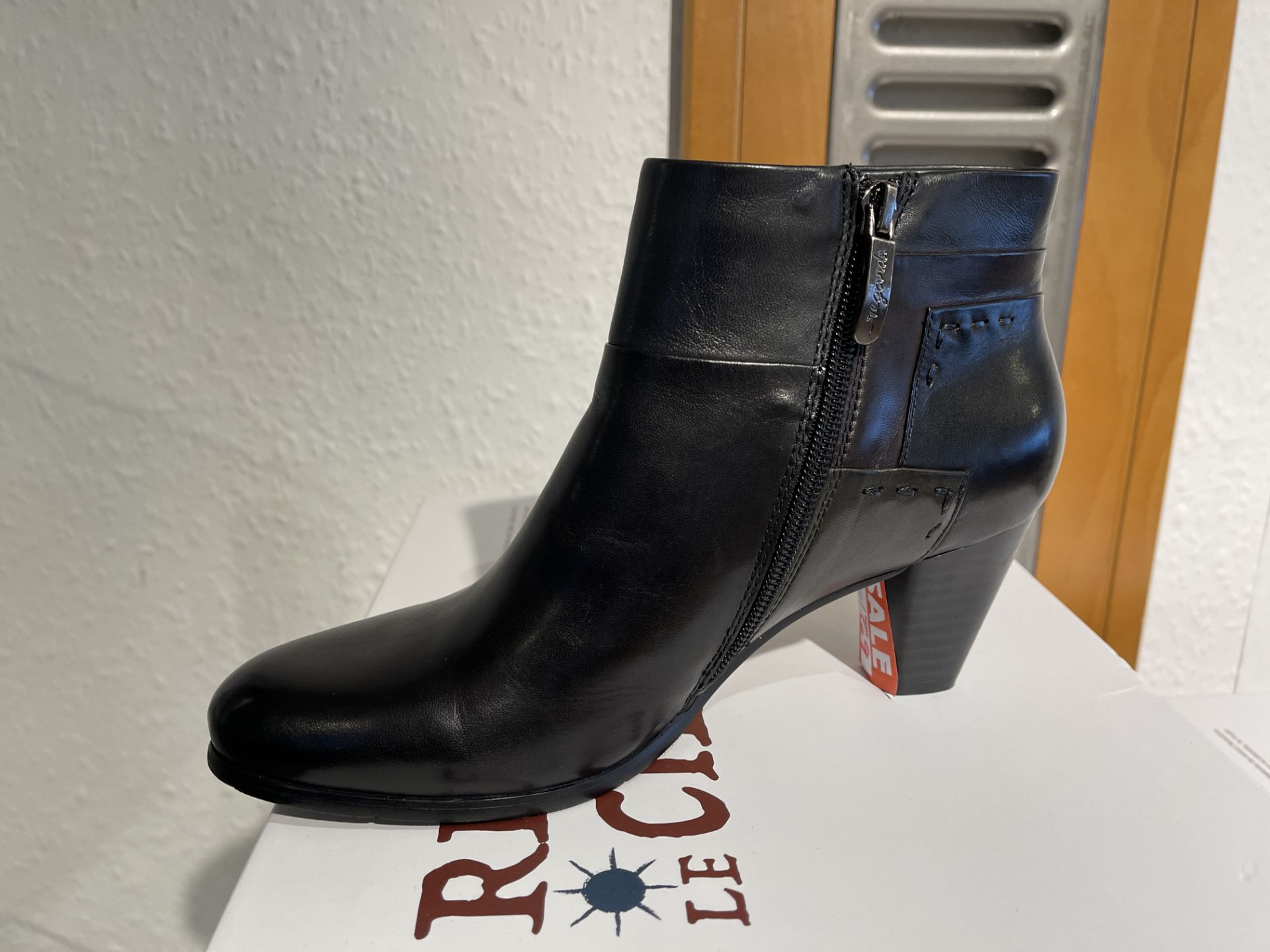 Regarde Ciel 5 Pairs: Glove Black/Muschio/Piombo TDM Boots Maris-211 Var. 5275. Sizes 38 - 41 ( - Image 2 of 5