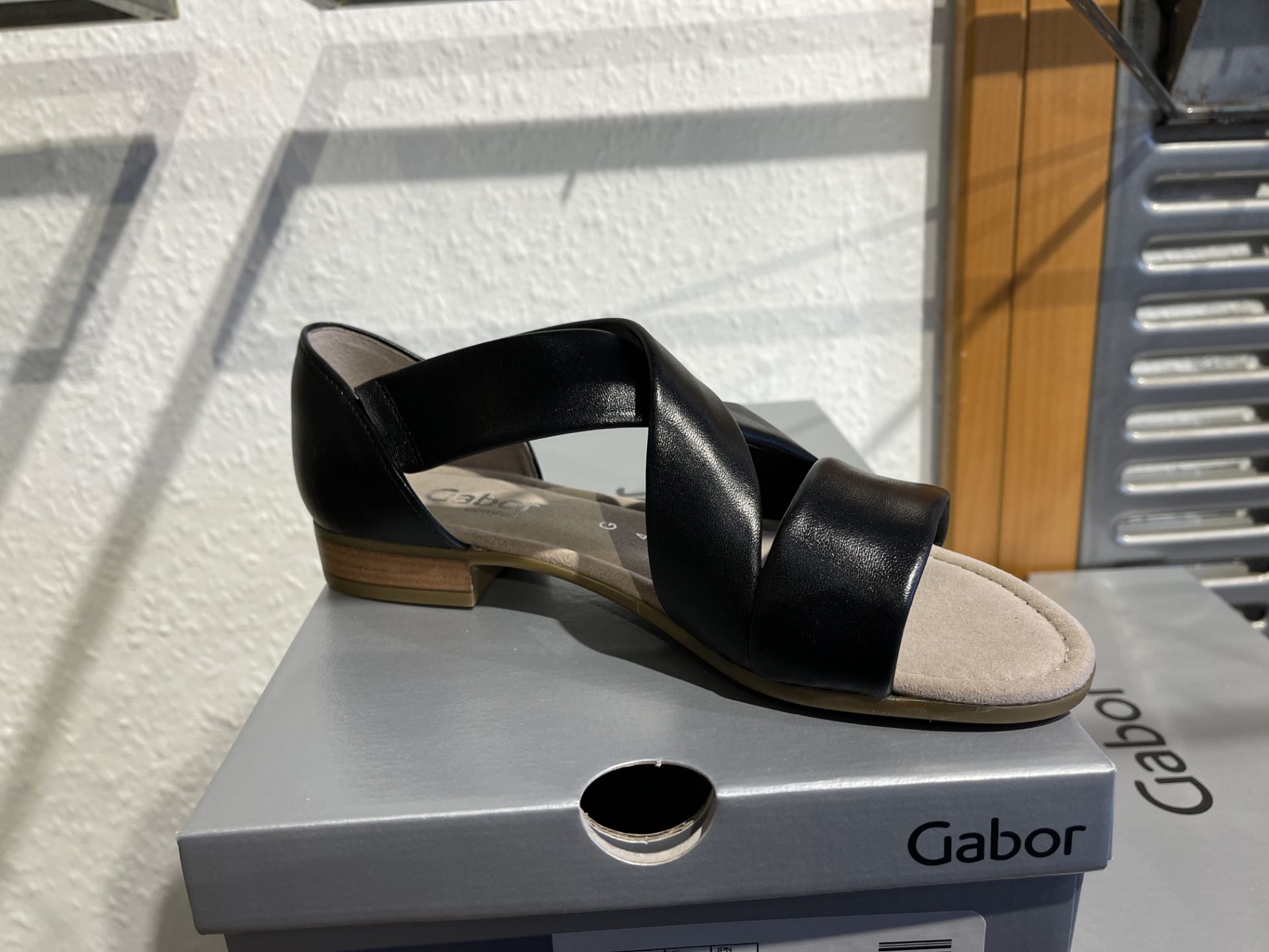 Gabor 9 Pairs: Lammnappa Schwarz Sandals 42.761.27. Sizes 4 - 7 Gabor 8 Pairs: Chiffon Midnight ( - Image 3 of 11