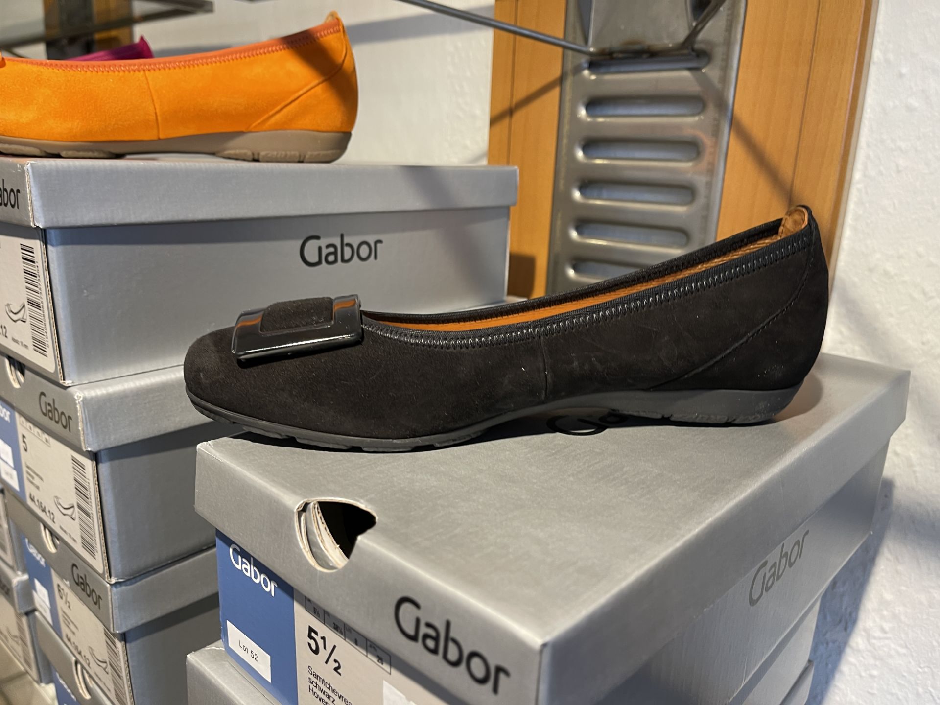 Gabor 4 Pairs: Samtchevreau Schwarz Hovercraft Shoes 44.164.17. Sizes 5.5 & 8 (RRP £89.99) Gabor 4 - Image 8 of 9