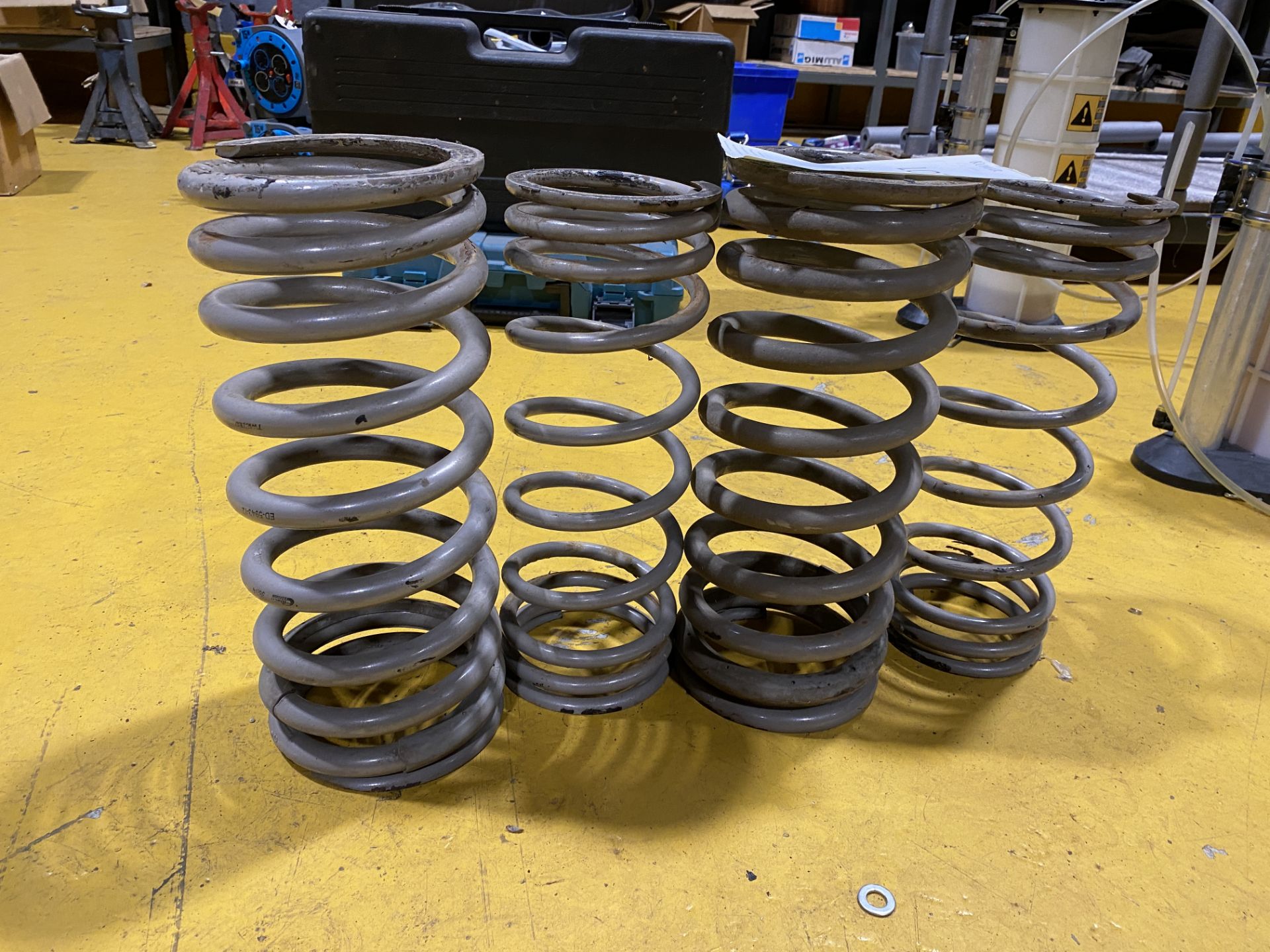 Make Unknown Used Springs - Image 2 of 3