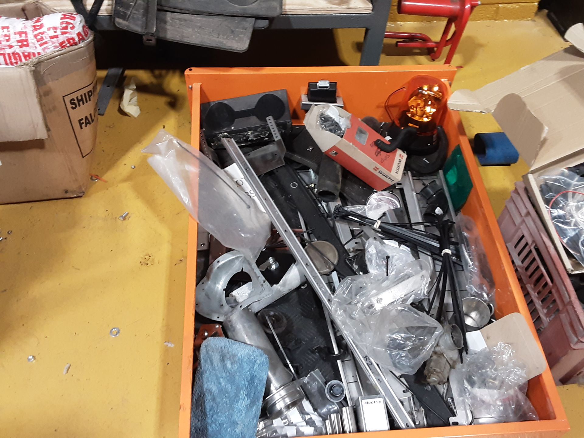 Quantity of mixed Interior and Mechanical Used Parts - Image 5 of 8