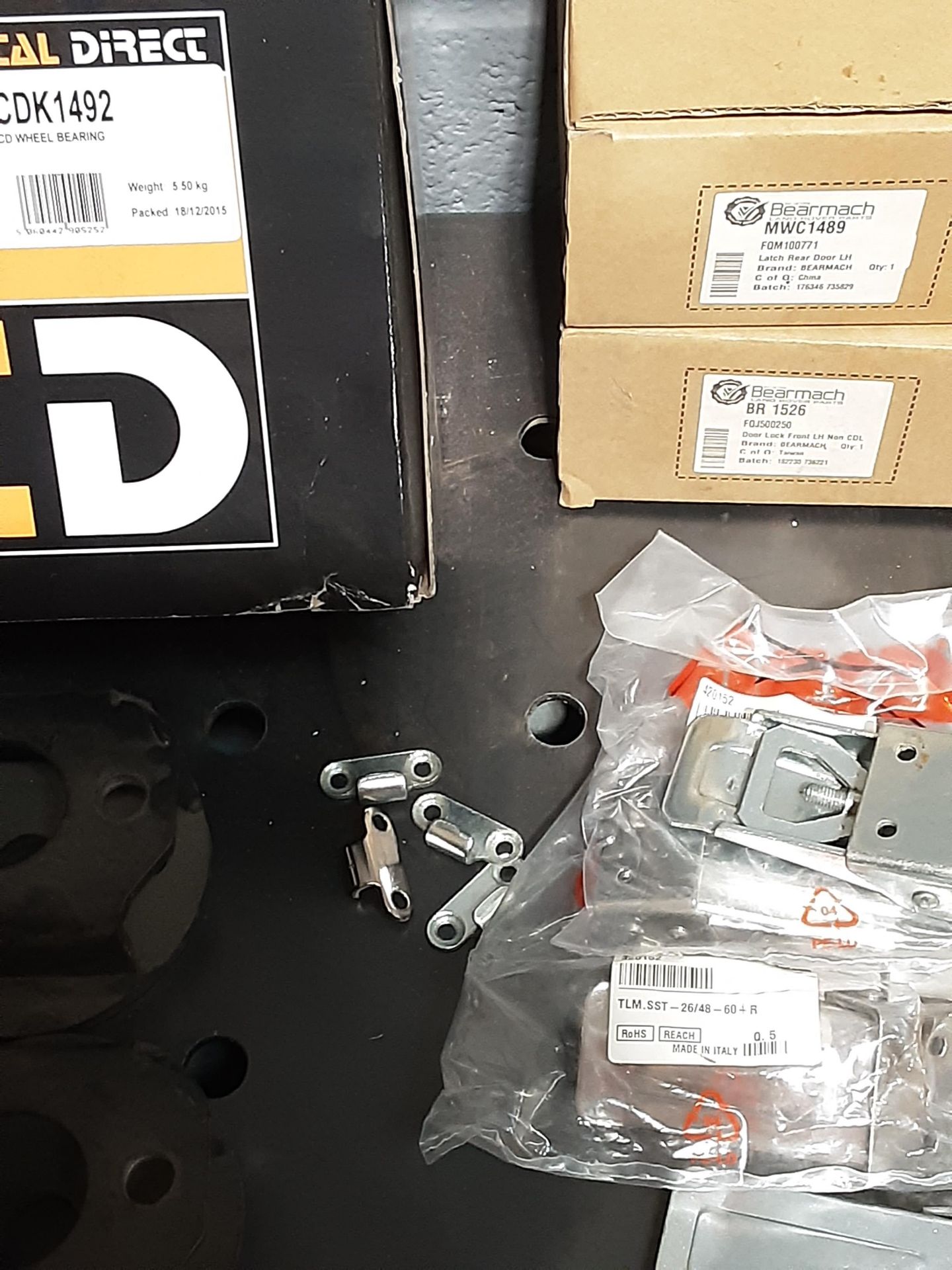 Quantity of Landrover parts - Door Hinges -Brackets - Gear Shift Assembly - Wheel Bearing Assembly - Image 6 of 8