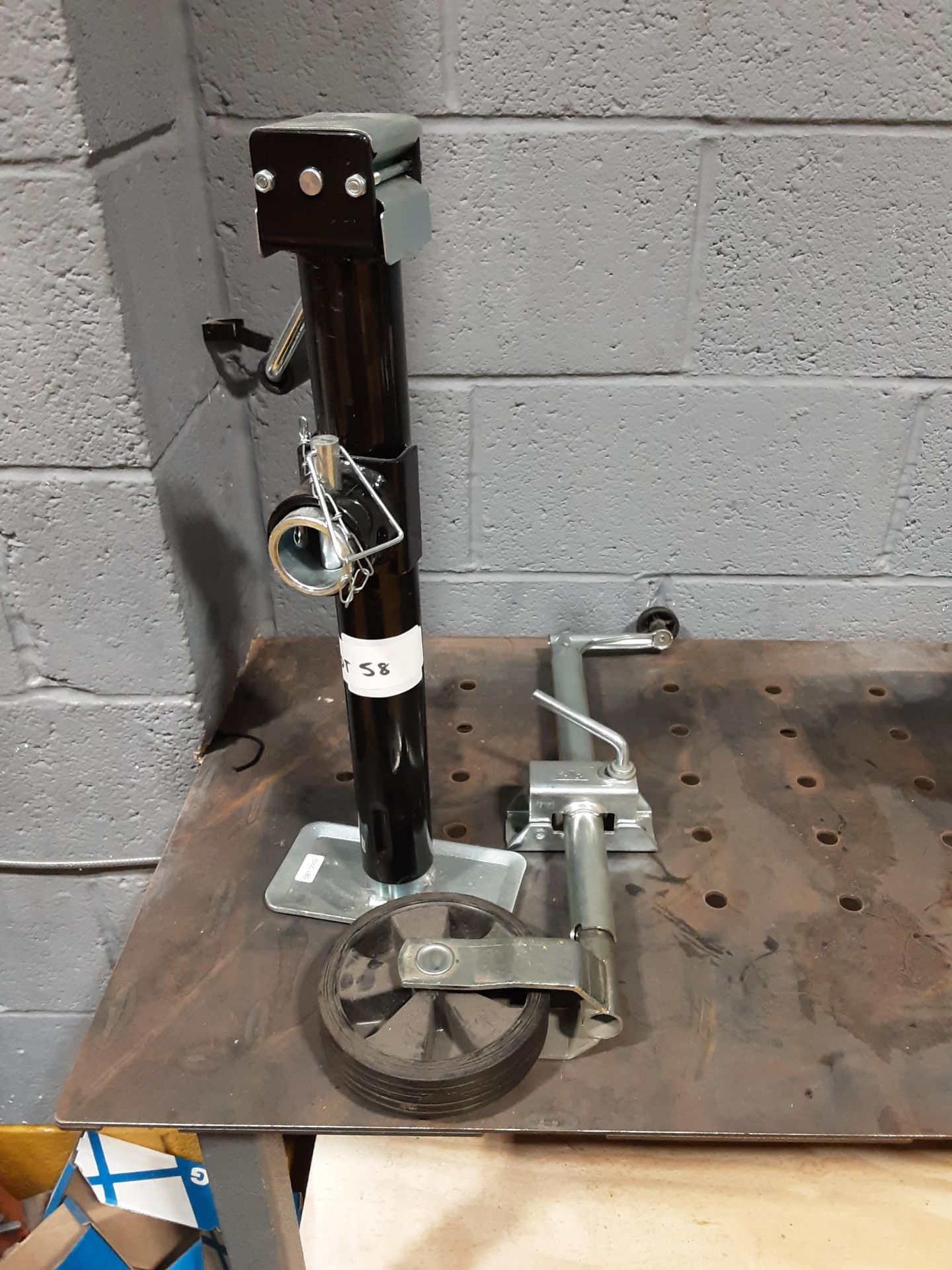 Specialist 5000 Lbs Vehicle Lifting Jack And Jockey Wheel