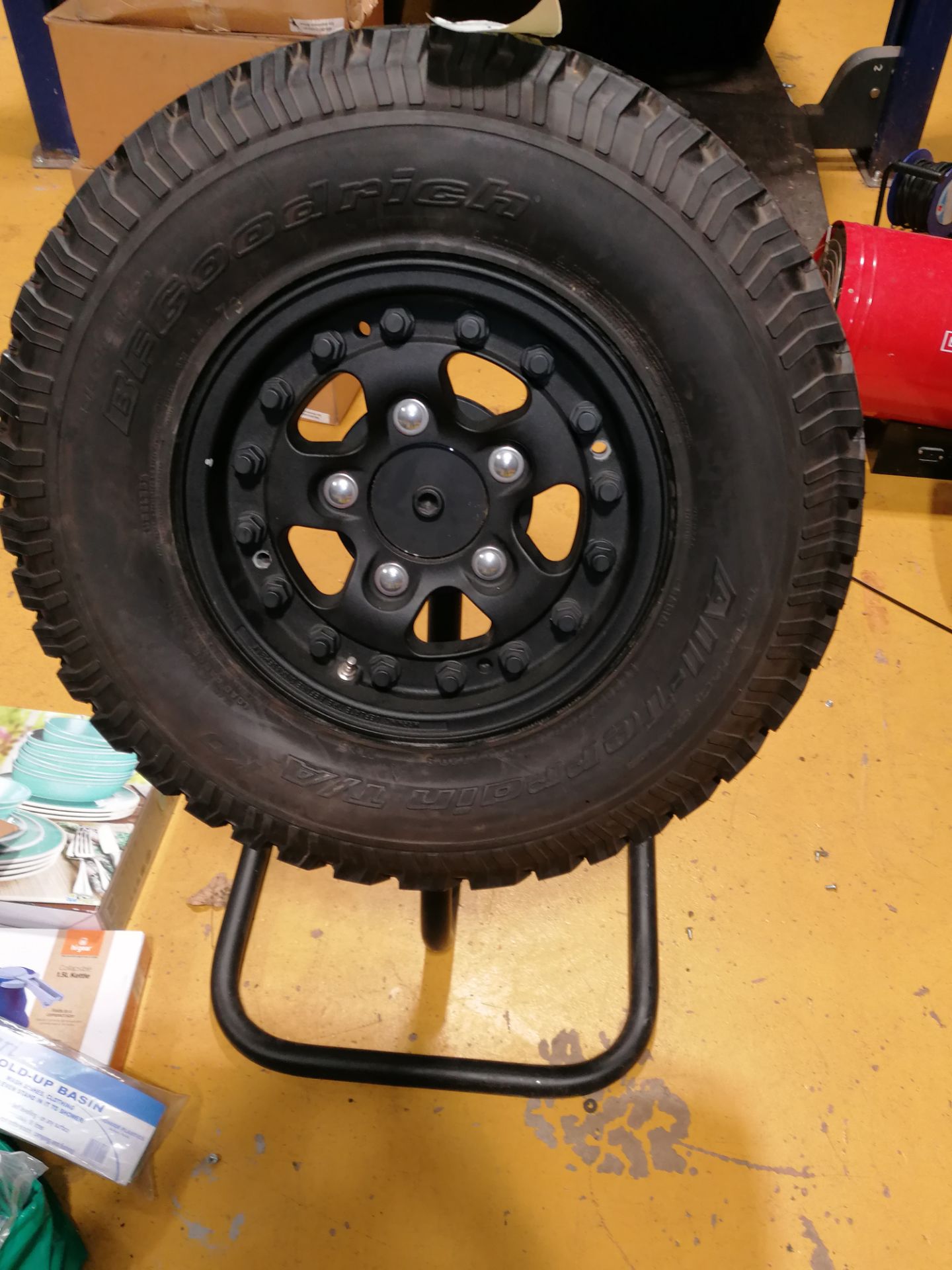 Wheel Display Stand Fitted with BF Goodridge 265 7516 & Hutchinson Bead Blocker Alloy