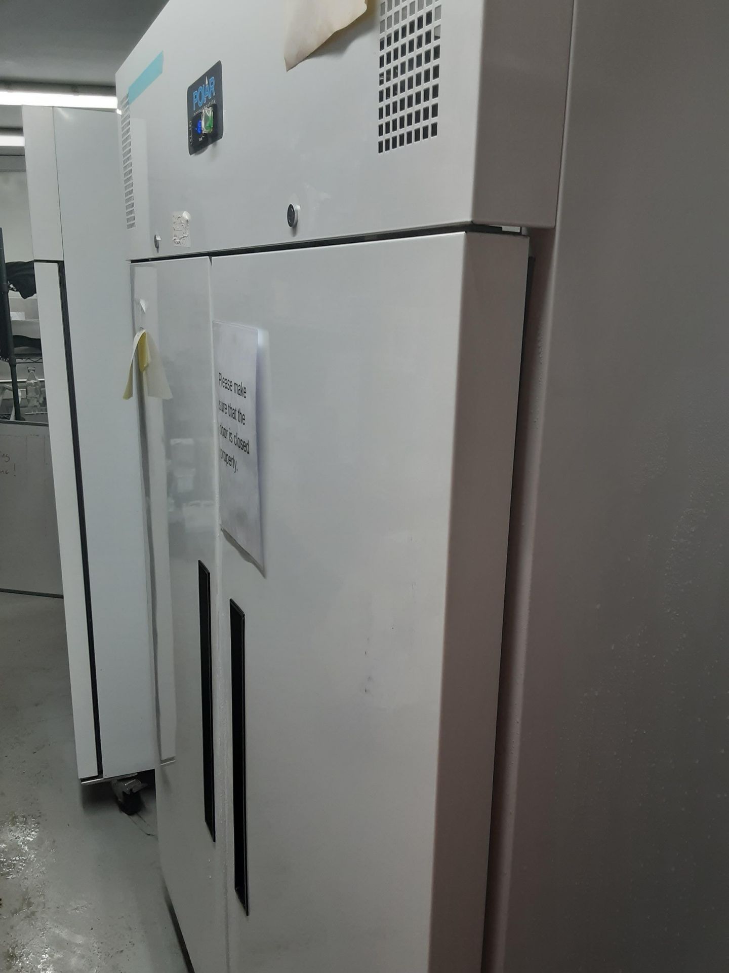 Polar G-Series Upright Double Door FREZZER 1200Ltr White Model No CD16-02 Serial No CD616-02- - Image 2 of 5