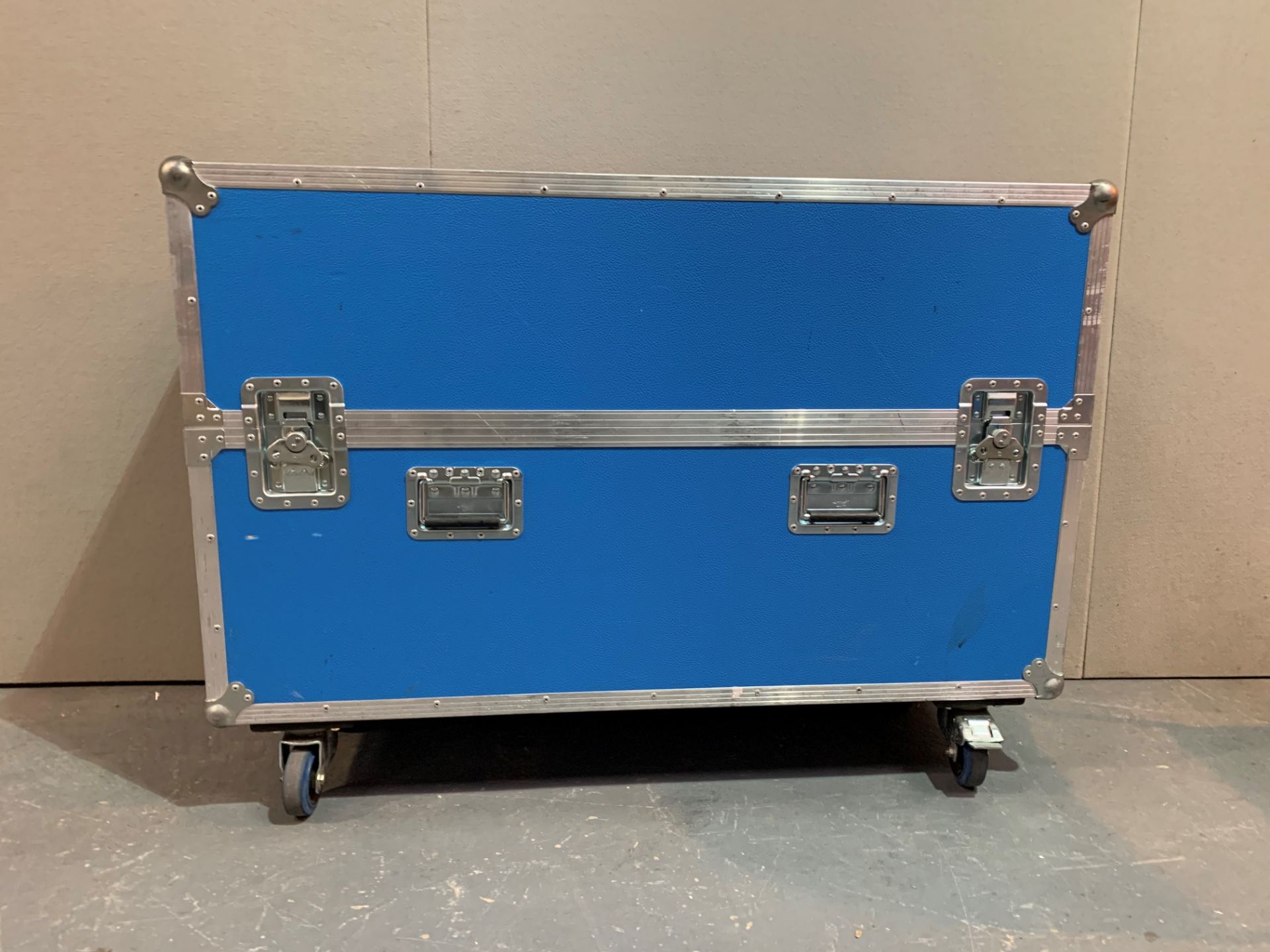 Double Flight case for Lots 38 & 39 - 1233 x 890 x 388mm