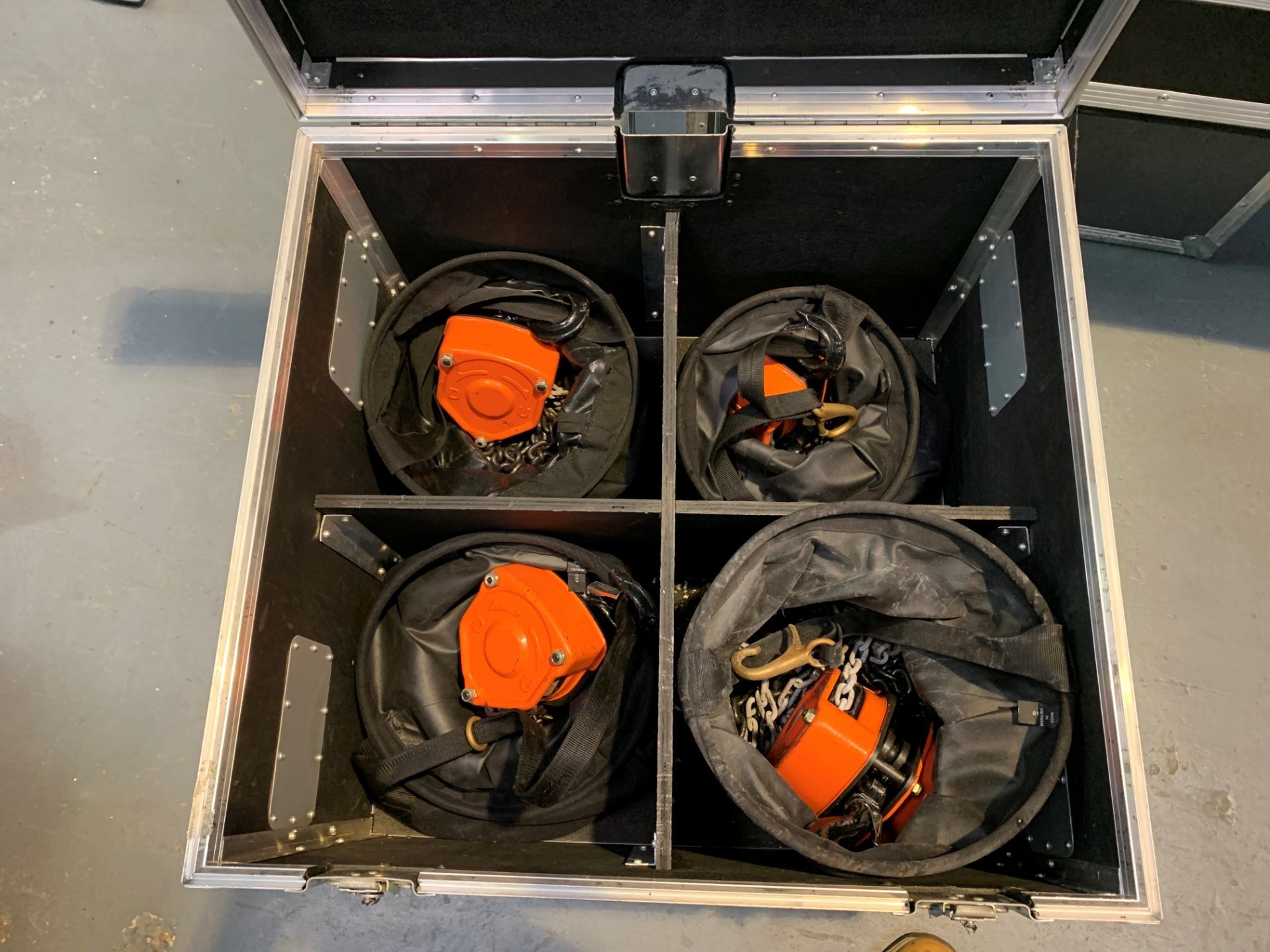 4 x .5T Chain Hoists in Flight Case - See Pic For List of Equipment