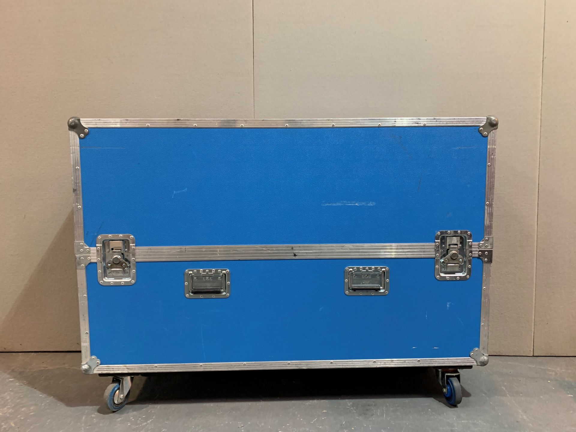 Single Flightcase for Lot 20 - 1410 x 1005 x 385mm.