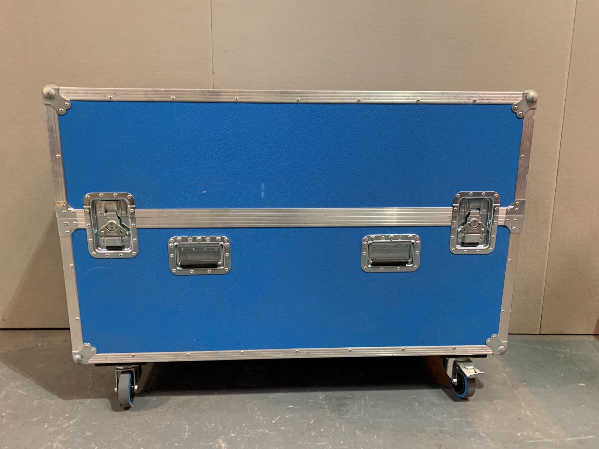 Double Flight case for Lots 33 & 34 - 1228 x 880 x 385mm