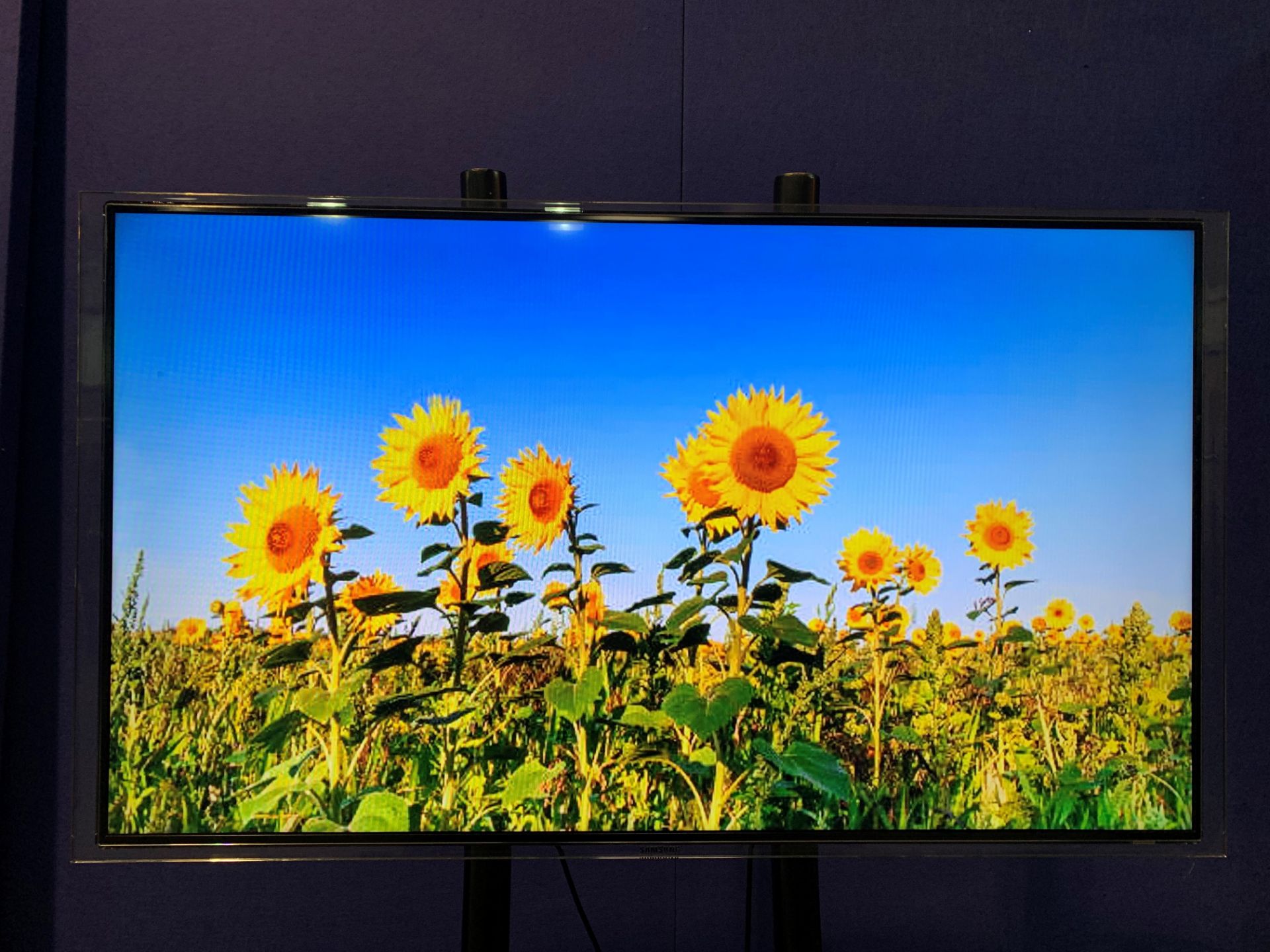 Samsung 46" 1920 X 1080 LED Screen with Wall Mount, IEC and Remote Control,3 x HDMI,USB. Model
