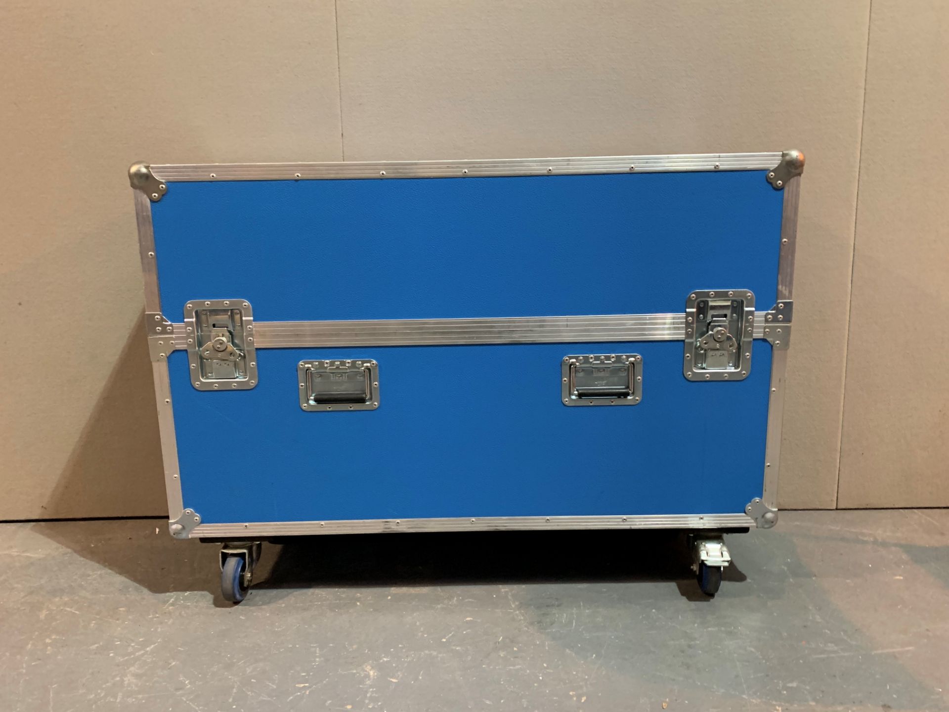 Double Flight case for Lots 42 & 43 - 1220 x 874 x 385mm