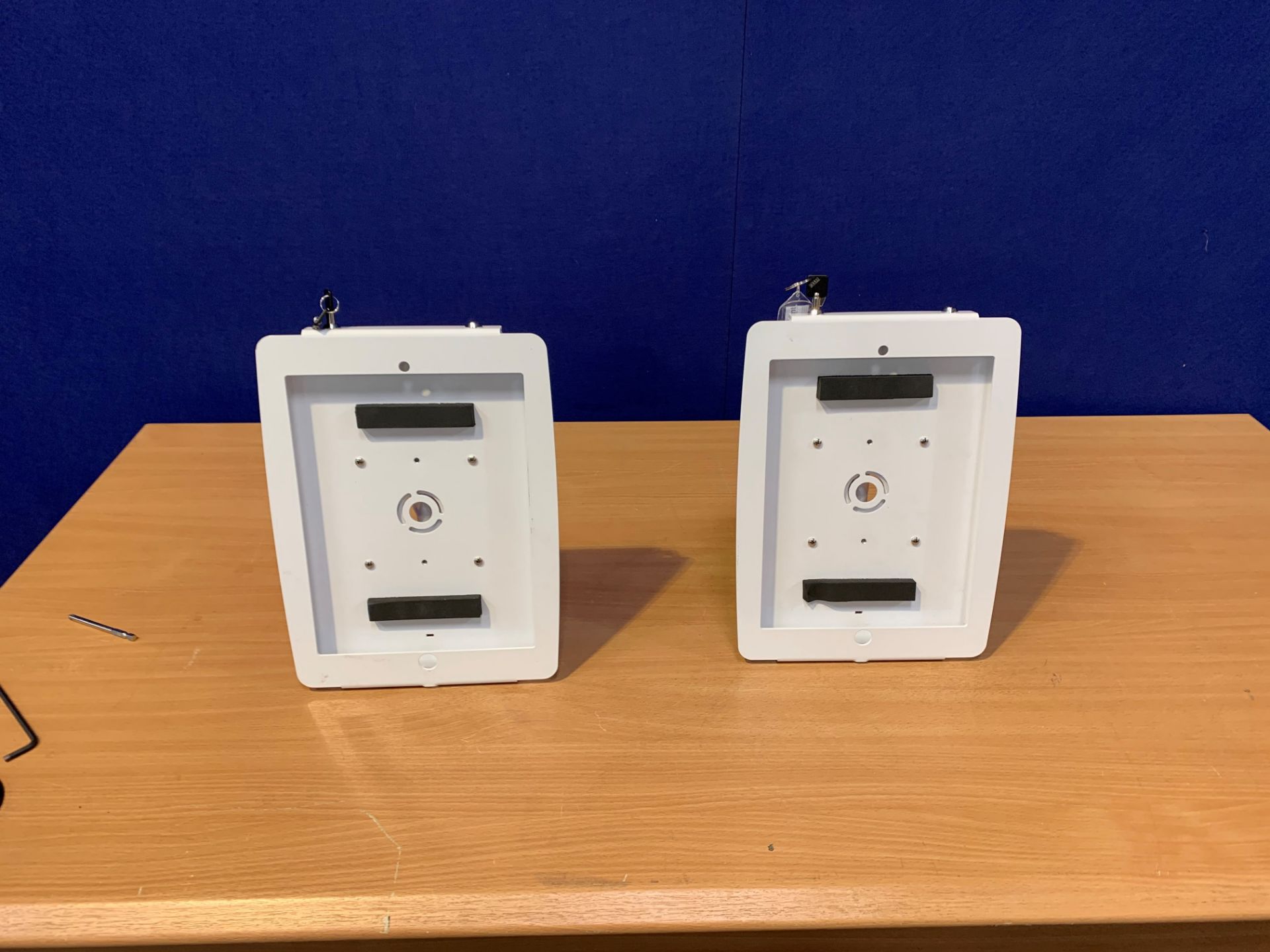 2 x White IPAD Pro Desk/Wall Mounts