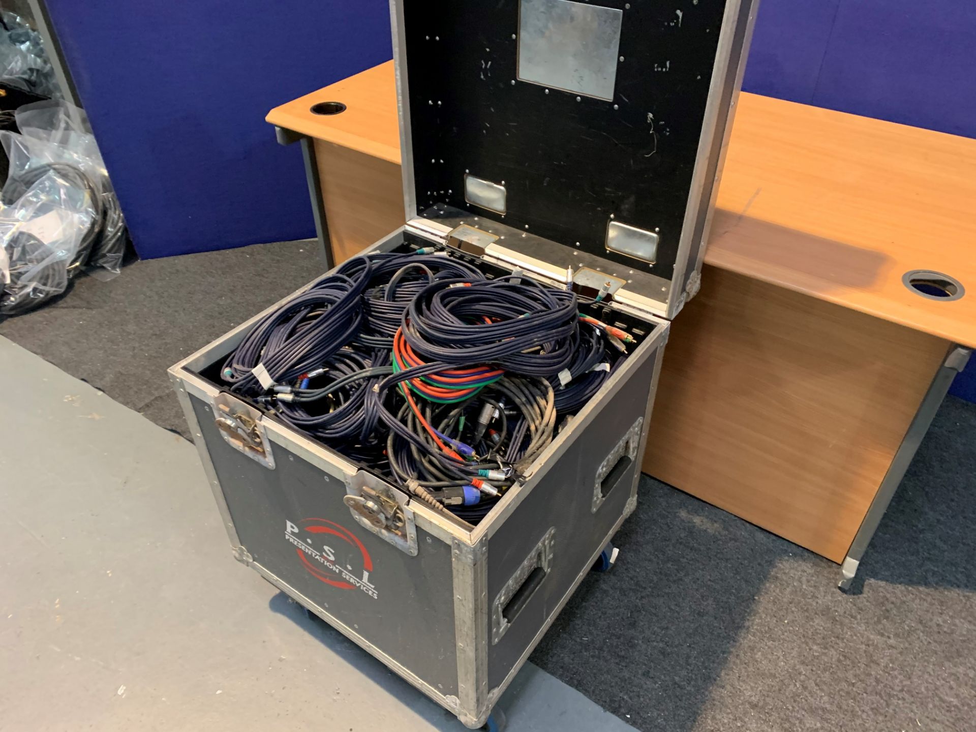610 x 600 x 590mm Flight Case Full of Various Length Component and BNC Cables - Image 2 of 2