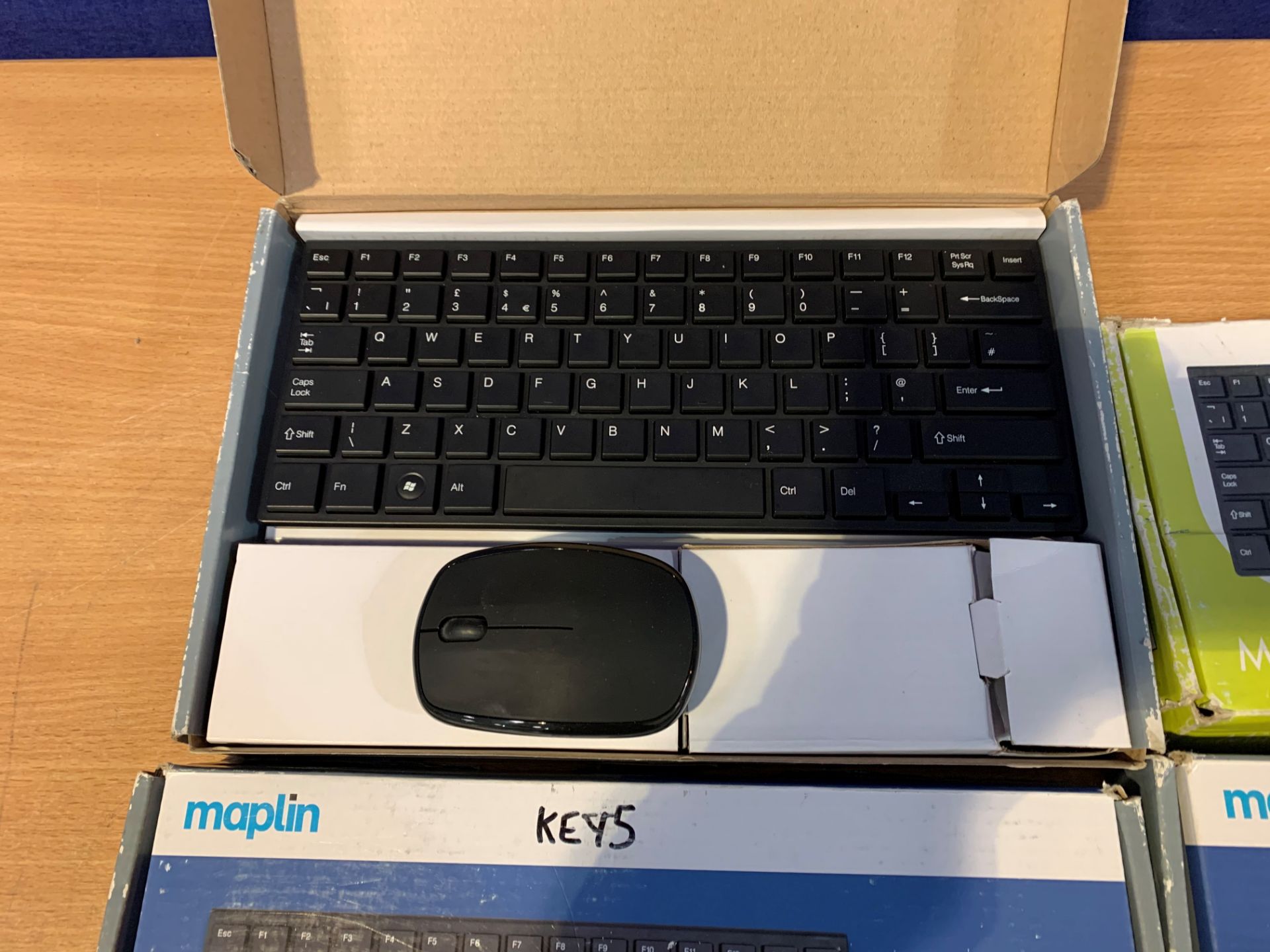 4 x Mini Wireless Keyboard/Mice - Image 2 of 3