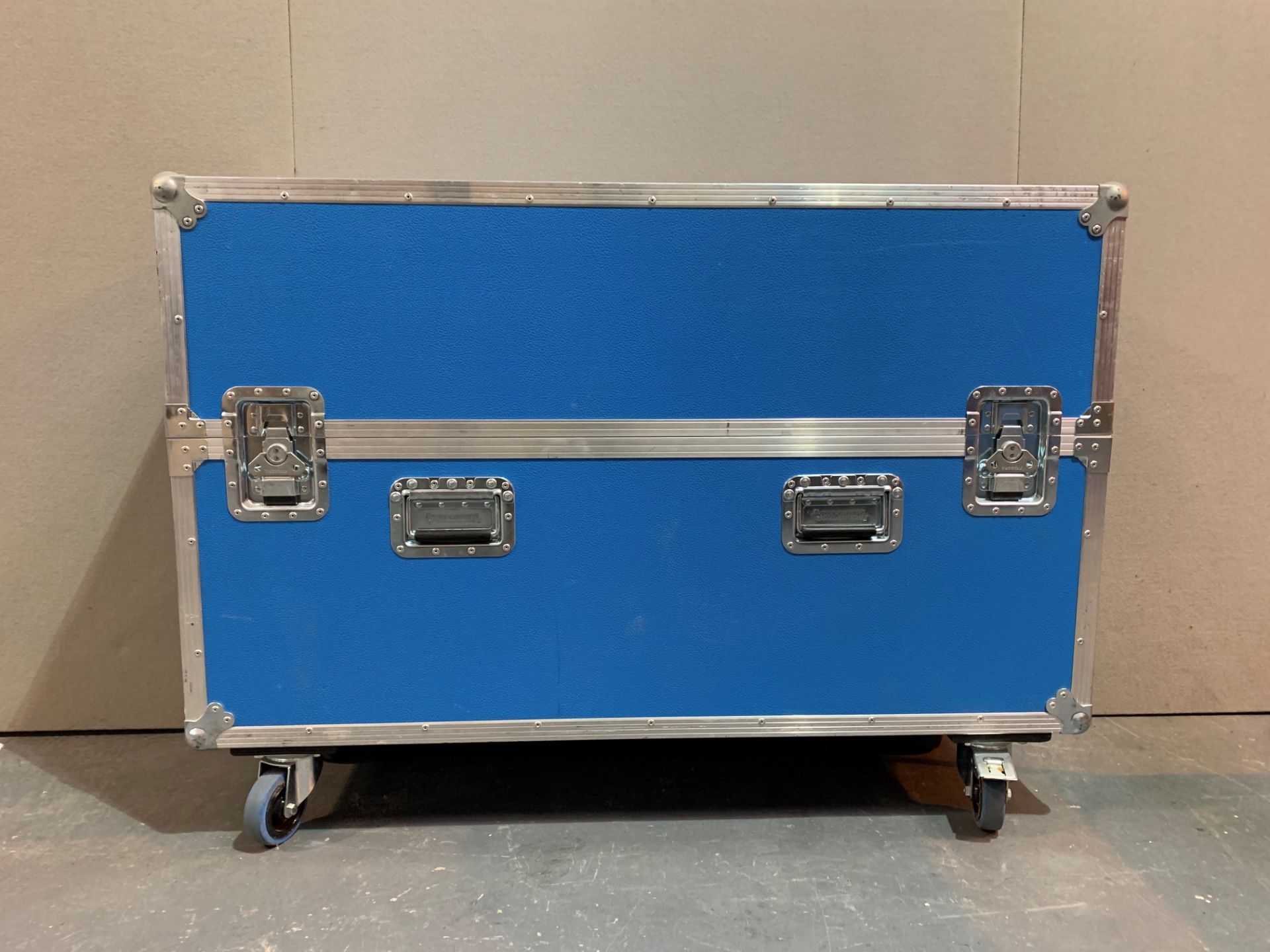 Double Flight case for Lots 27 & 28 - 1228 x 880 x 385mm