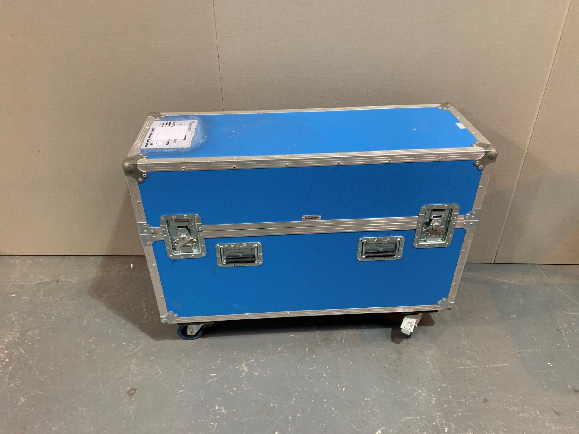 Double Flight case for Lots 66 & 67 - 1090 x 810 x 385mm