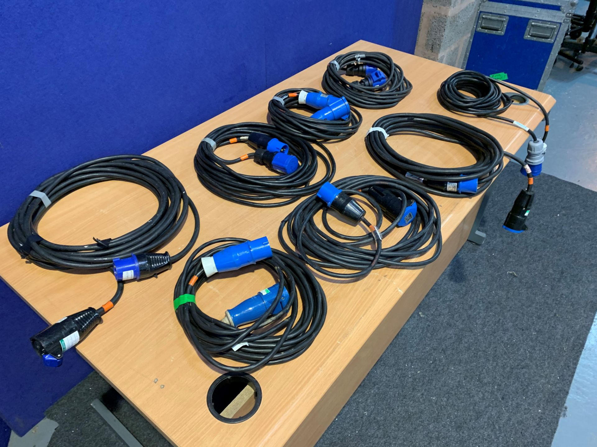 8 x 10m 16amp-16amp Cables - Image 2 of 3