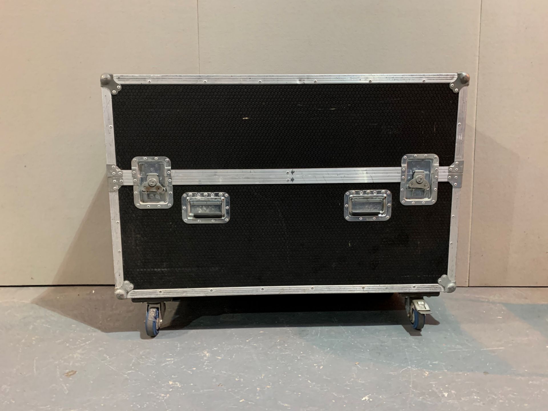 Single Flight case for Lot 49 - 1190 x 890 x 445mm.