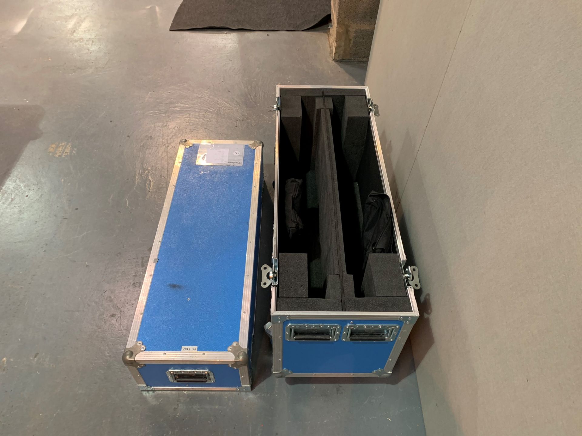 Double Flight case for Lots 62 & 63 - 1090 x 810 x 385mm - Image 2 of 2