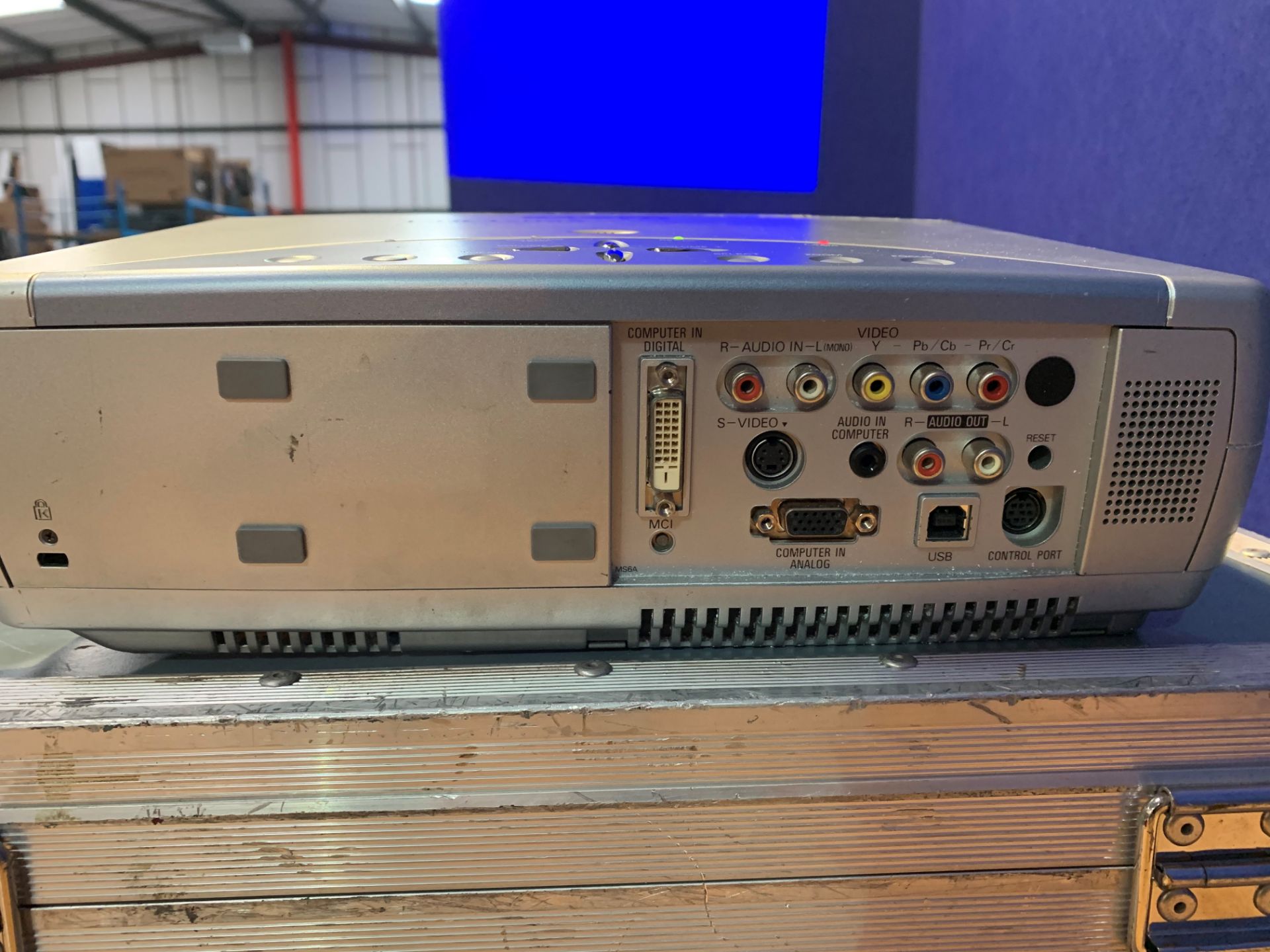 Sanyo XU-30 Pojector with Flightcase and IEC - G1902481 - Image 3 of 4