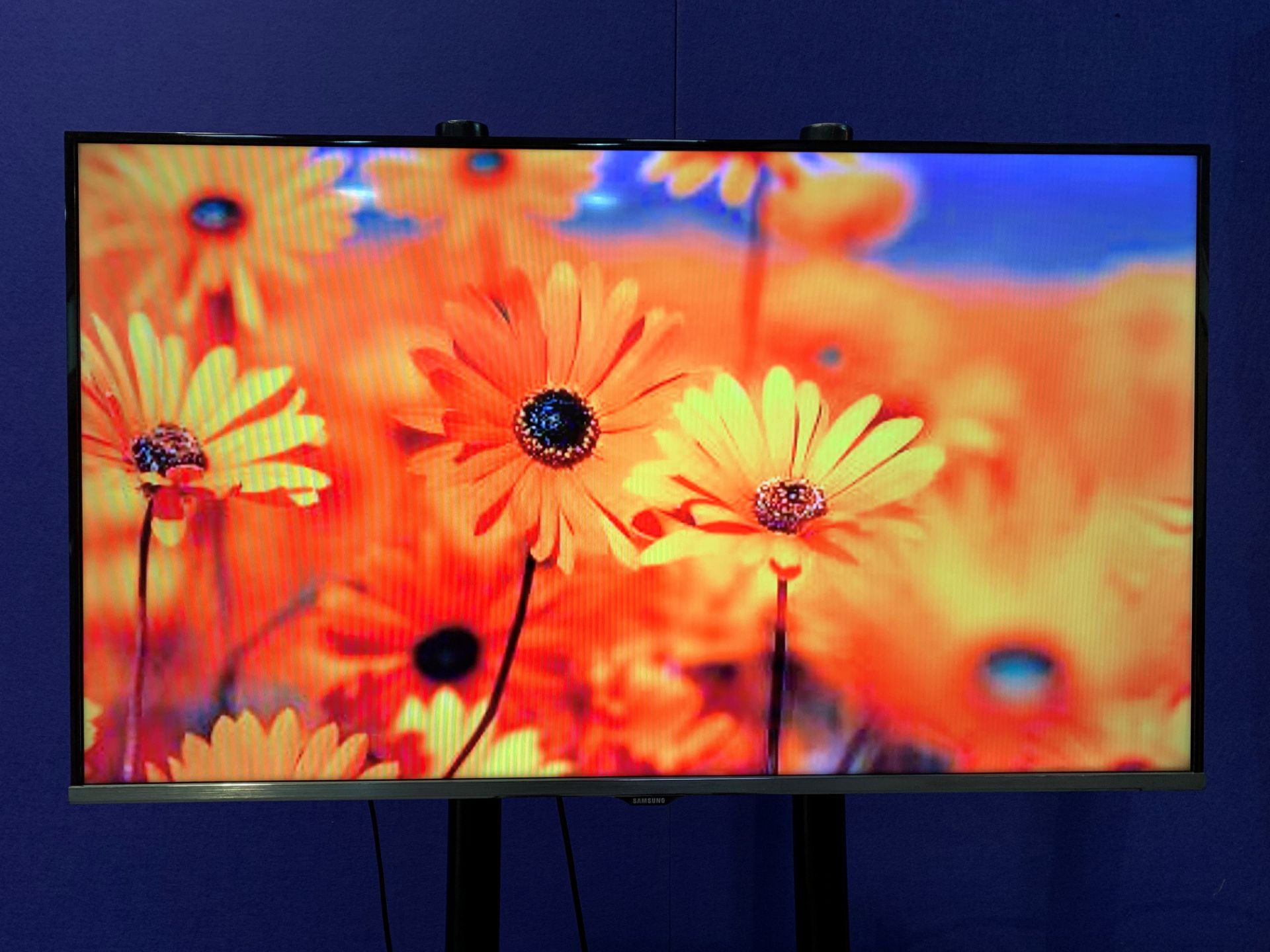 Samsung 40" 1920 X 1080 LED Screen with Wall & Desk Mount, IEC and Remote Control,3 x HDMI,USB,