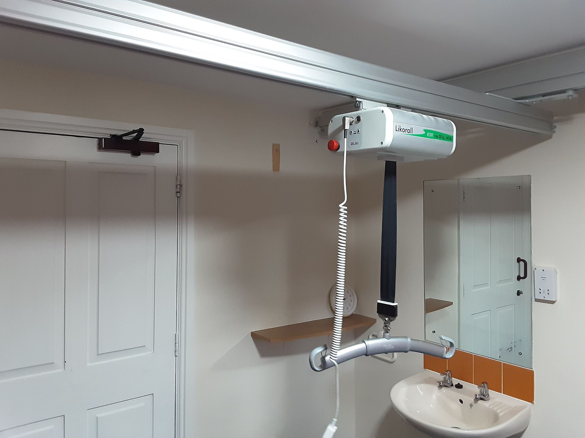 Likorall 242S R2R 200kg Patient Lift with KwikTrak Ceiling Rail System Serial No: 800828 - Image 10 of 10