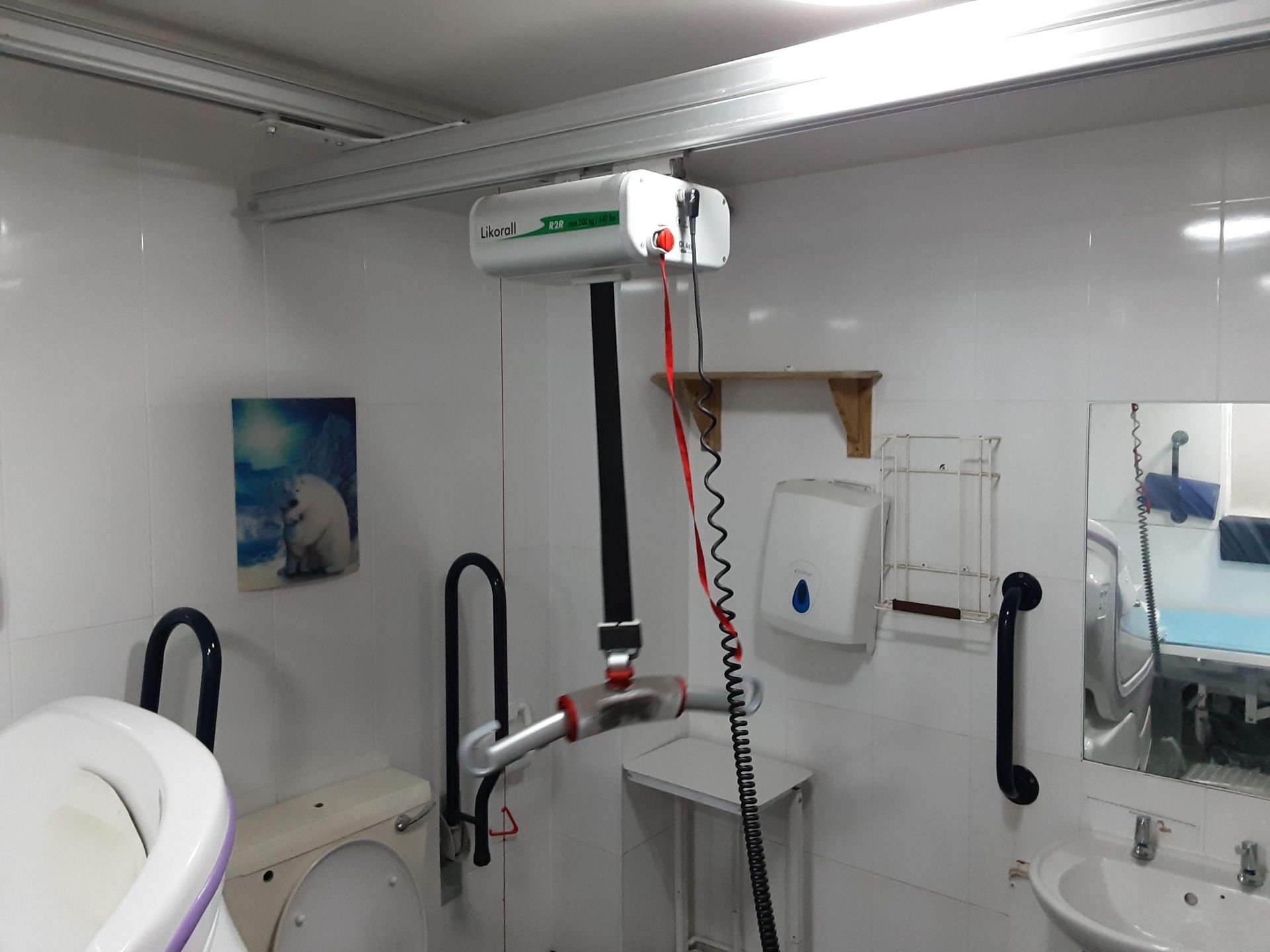 Likorall 242S R2R 200kg Patient Lift with KwikTrak Ceiling Rail System Serial No: 275558 - Image 3 of 9