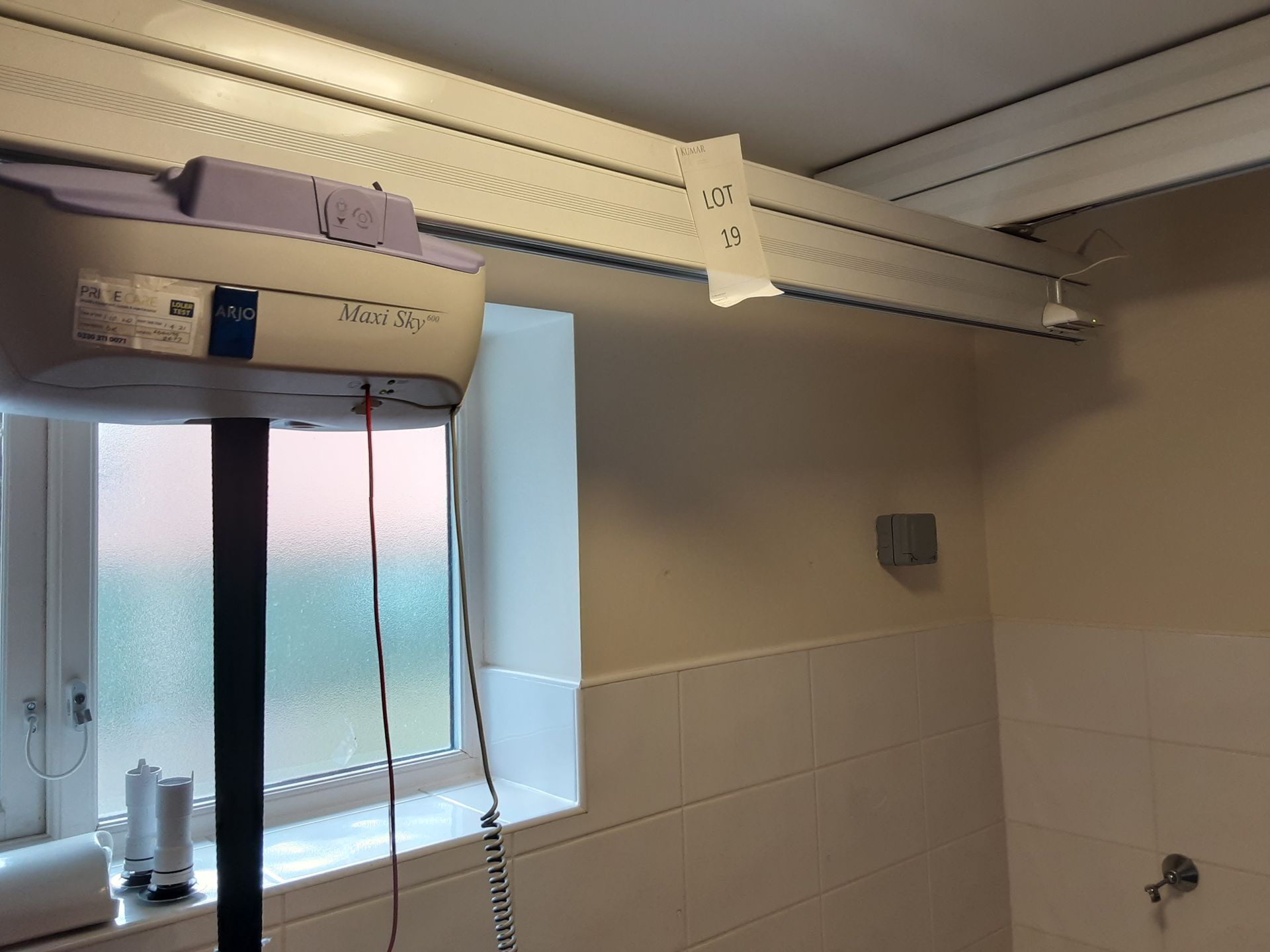 Arjo Maxi Sky 600 Patient Lift with KwikTrak Ceiling Rail System Serial No: LD410958877 - Image 4 of 9