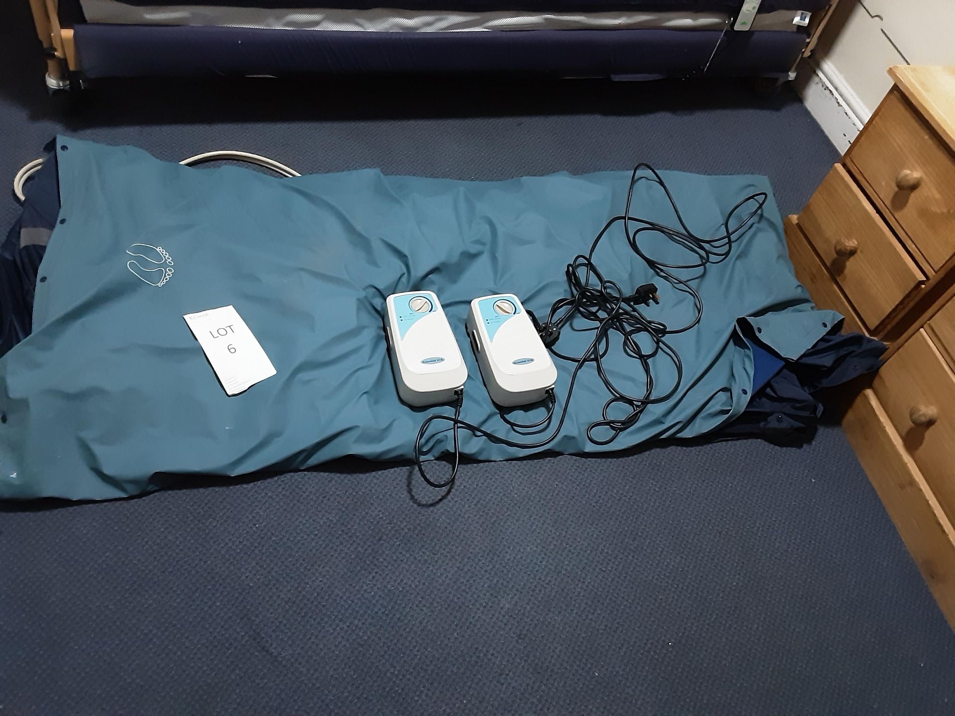 Inflatable Bed & 2 x Pumps with Essential 418 - Image 6 of 6