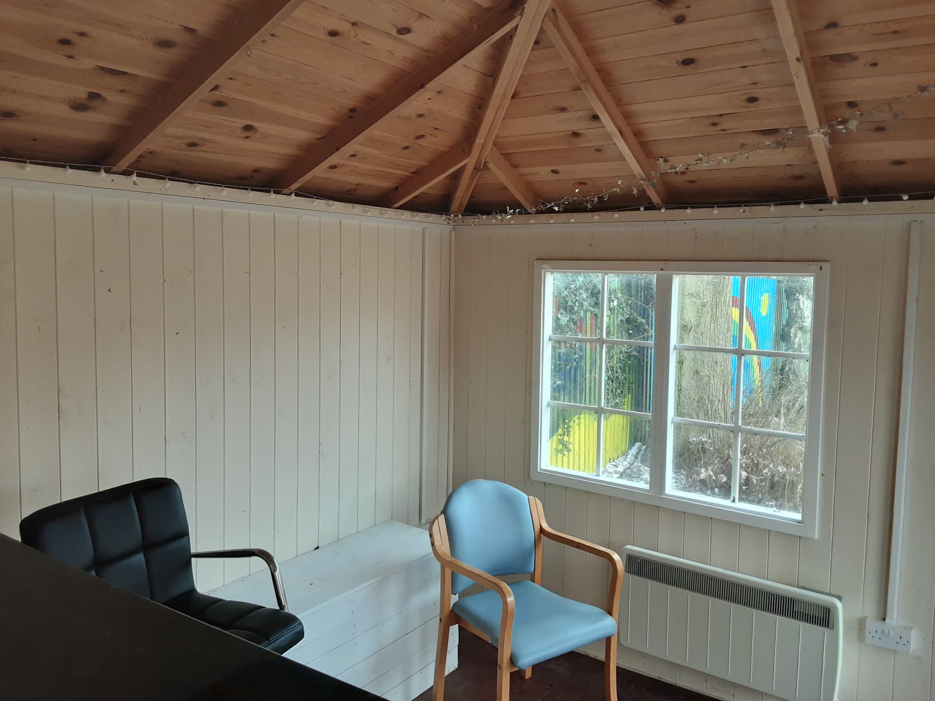 Summer House to include Inside Contents - Image 8 of 13