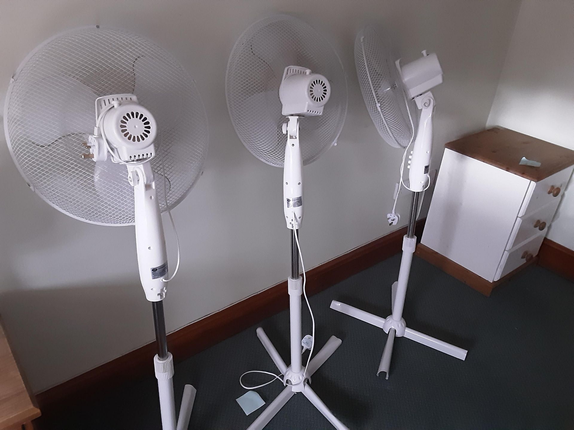 4: Various Fans - Image 2 of 3