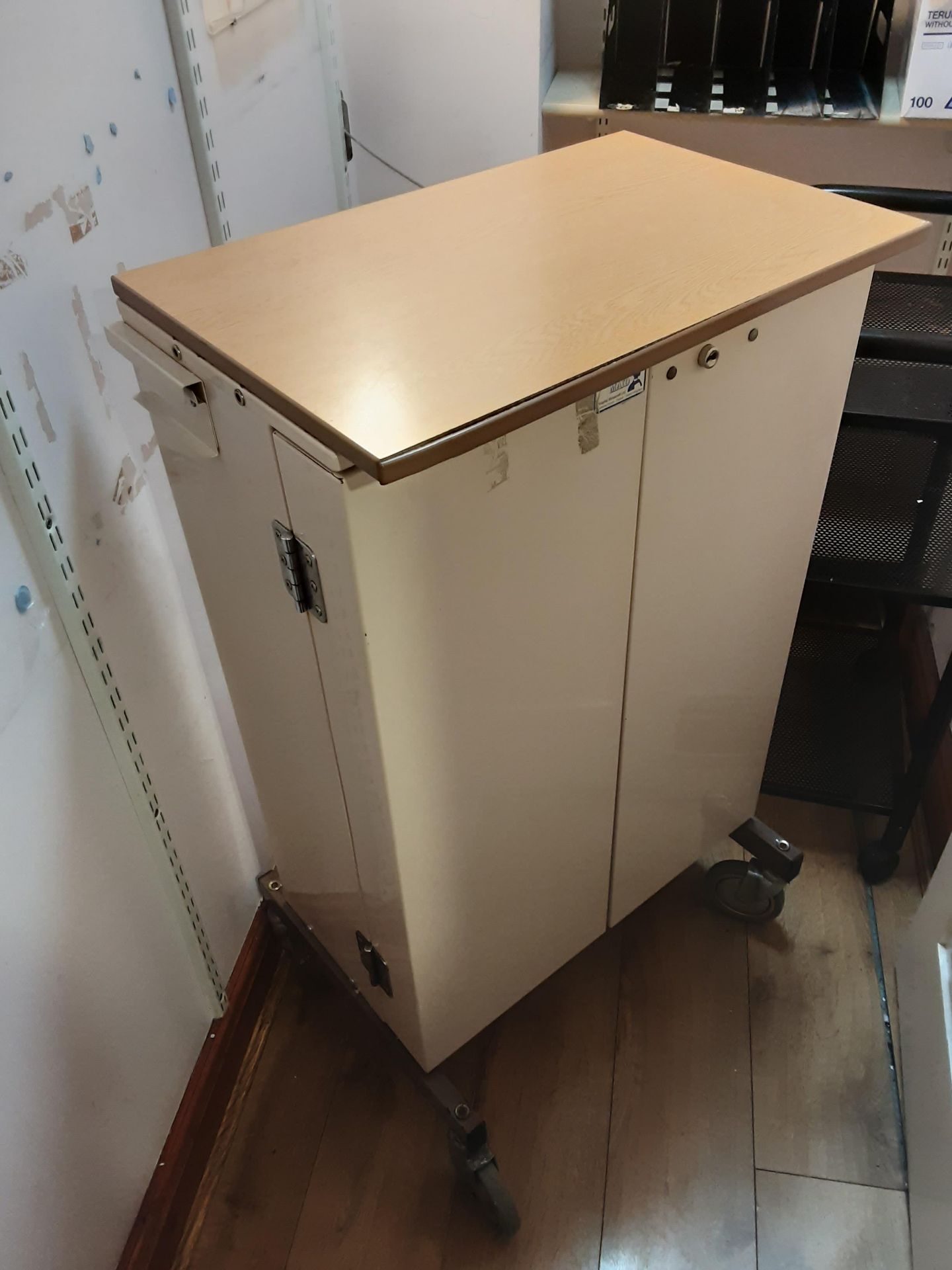 2: Portable Metal Medicine Cabinets - Image 4 of 5