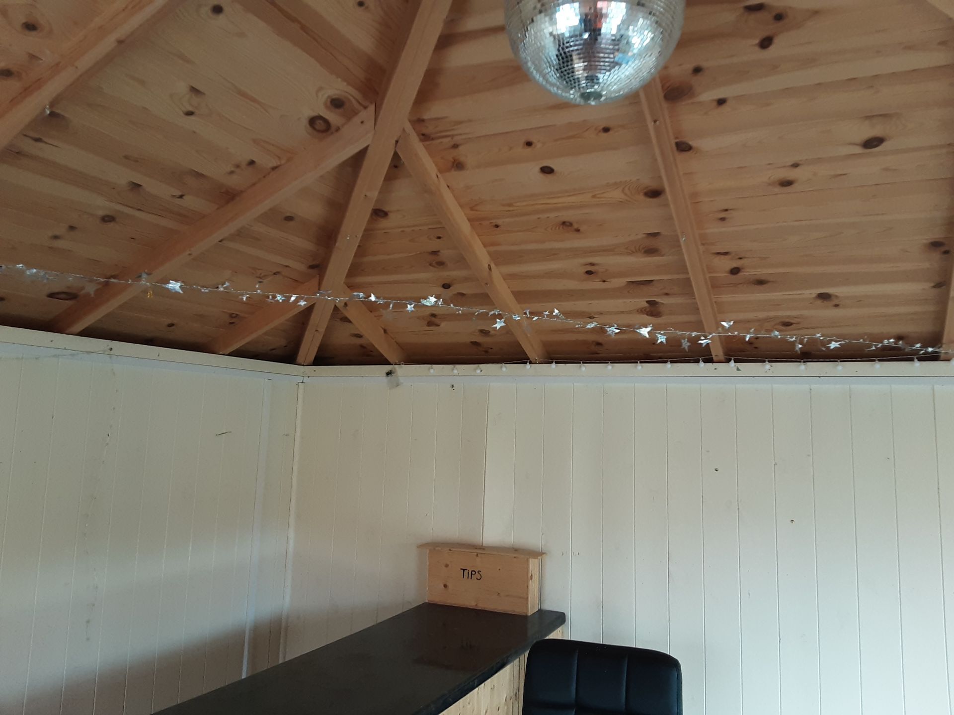 Summer House to include Inside Contents - Image 7 of 13