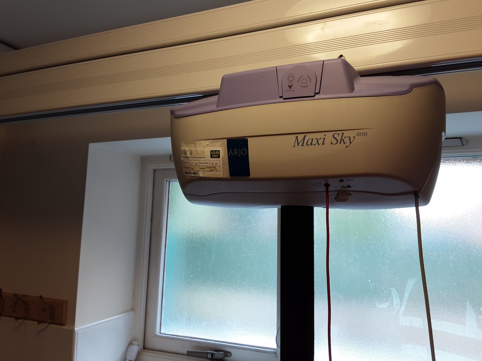 Arjo Maxi Sky 600 Patient Lift with KwikTrak Ceiling Rail System Serial No: LD410958877 - Image 5 of 9