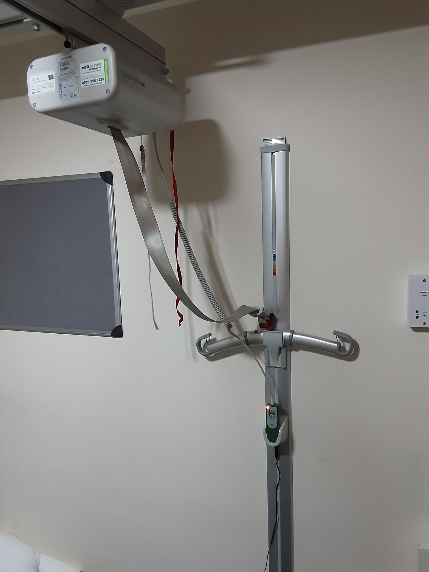 Likorall 200kg Patient Lift with KwikTrak Ceiling Rail System Serial No: 8707849 - Image 3 of 10