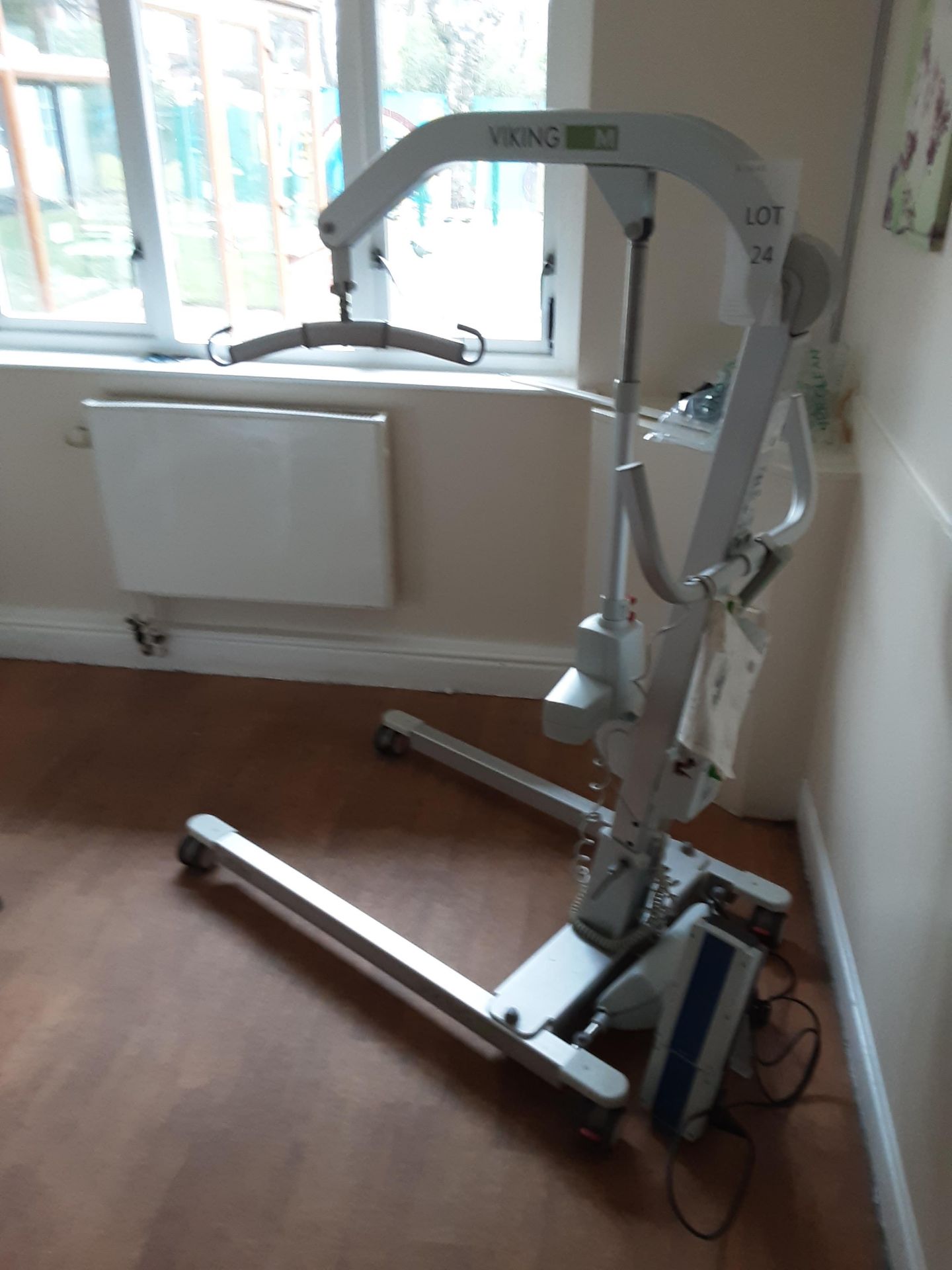 Viking M 205Kg Mobile Patient Lift Serial No: 7104712 (12/2006)