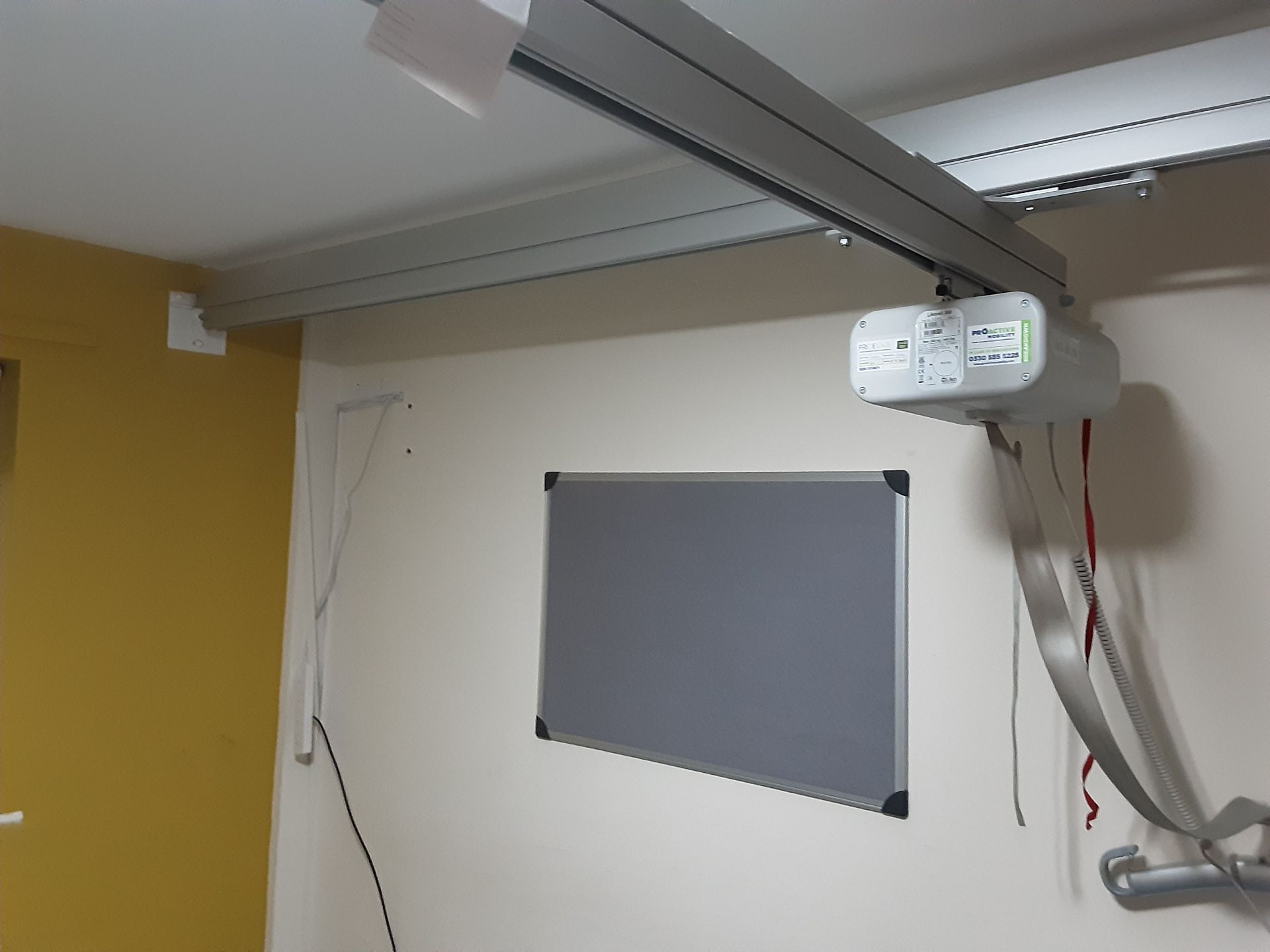 Likorall 200kg Patient Lift with KwikTrak Ceiling Rail System Serial No: 8707849 - Image 10 of 10