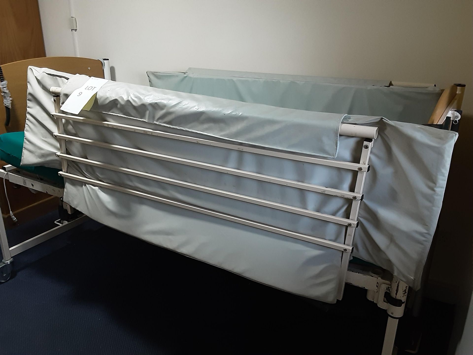Accora Innovators In Care Single Motorised Bed With Padding - Image 2 of 9