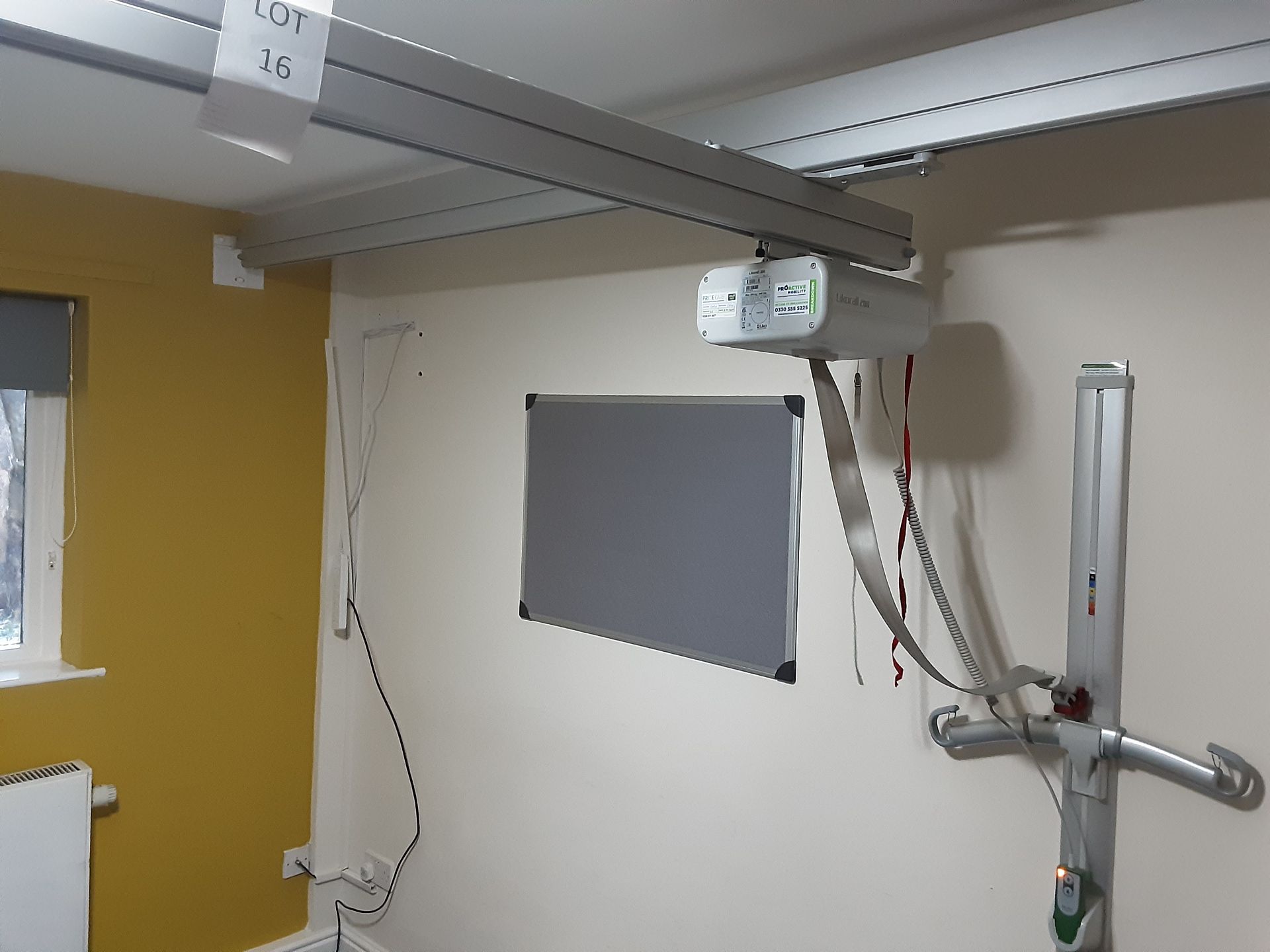 Likorall 200kg Patient Lift with KwikTrak Ceiling Rail System Serial No: 8707849 - Image 2 of 10